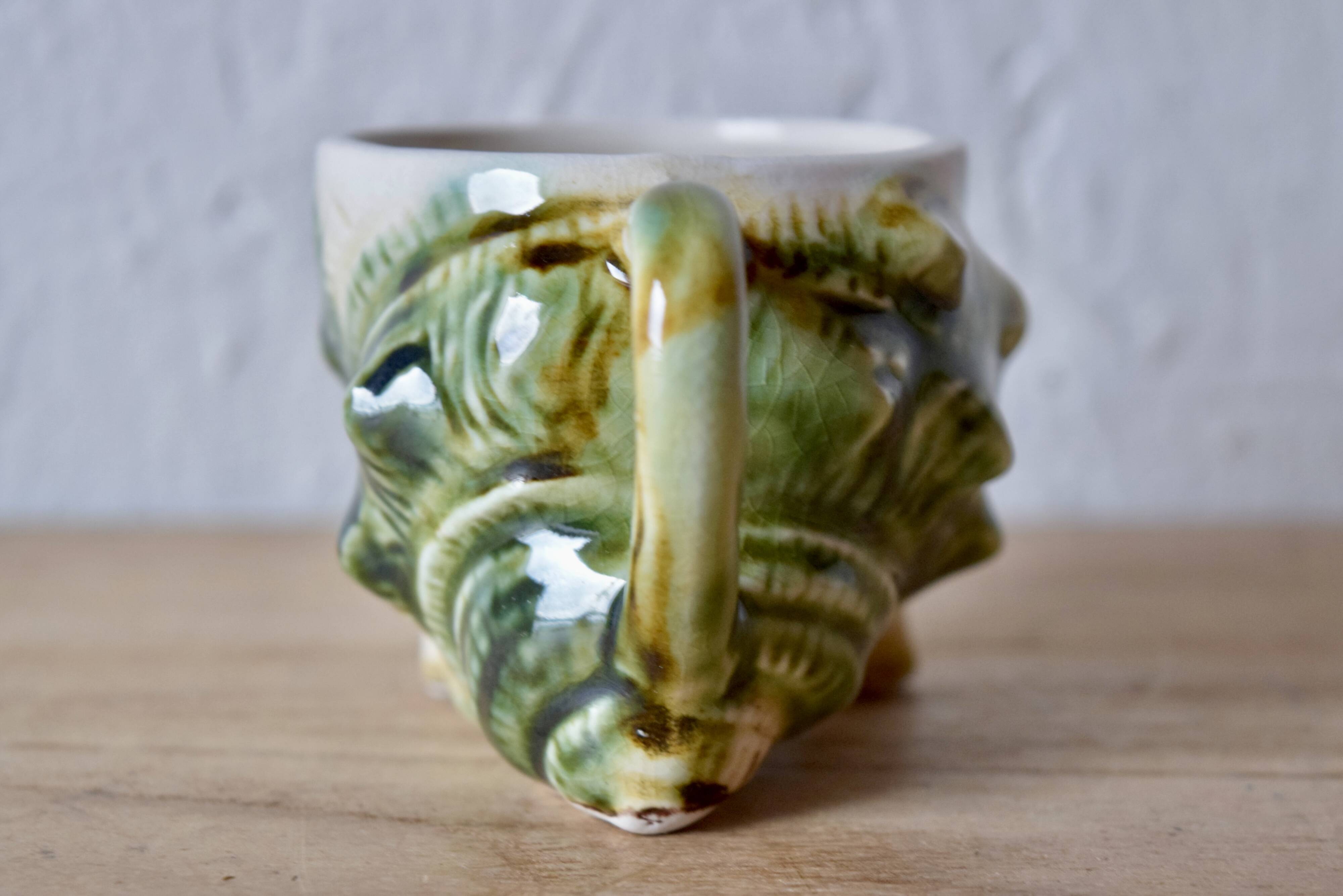 Vintage tea service in glazed ceramic - shape of conchs or shells