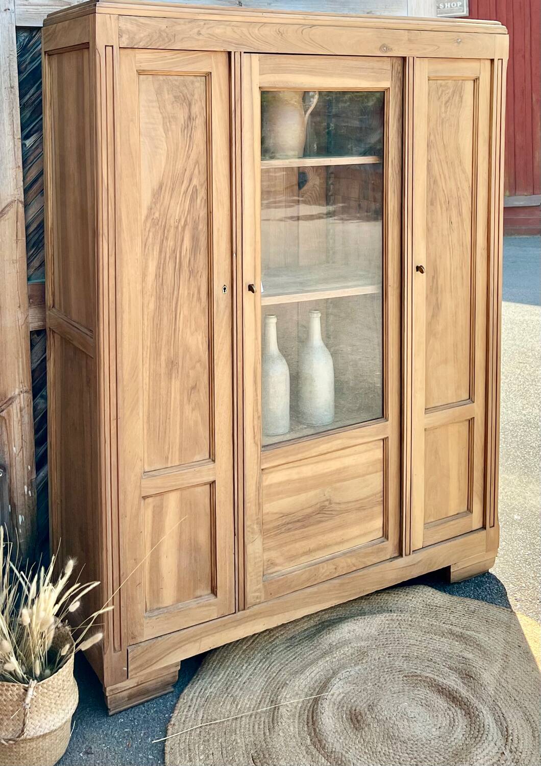 Armoire, vaisselier, bibliothèque parisienne ancienne en bois massif