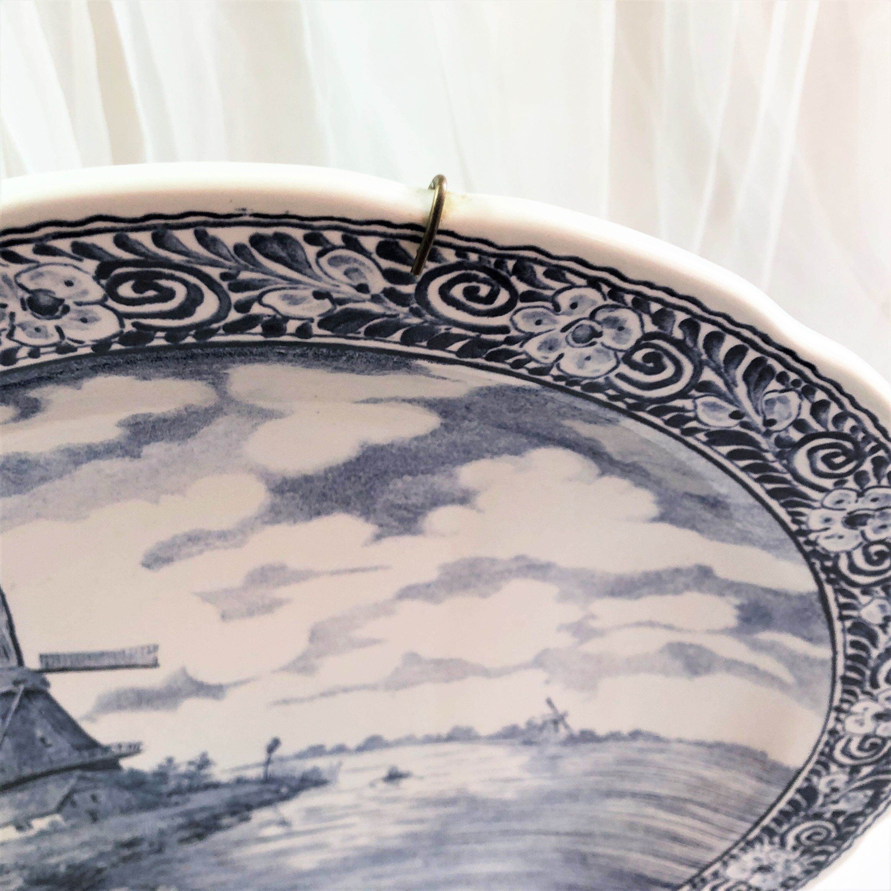 Hollow dish and wall hanger earthenware M.R.L Boch Delft's 39.5 cm