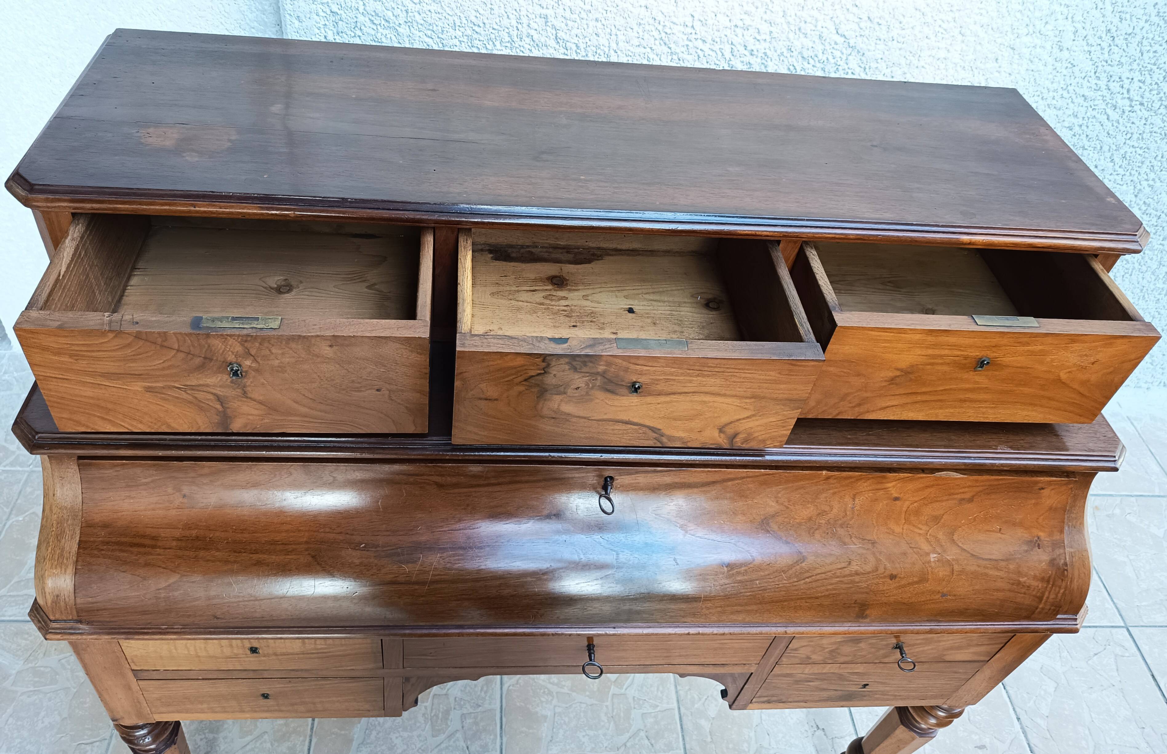 Bureau à cylindre Louis Philippe en noyer époque 19ème