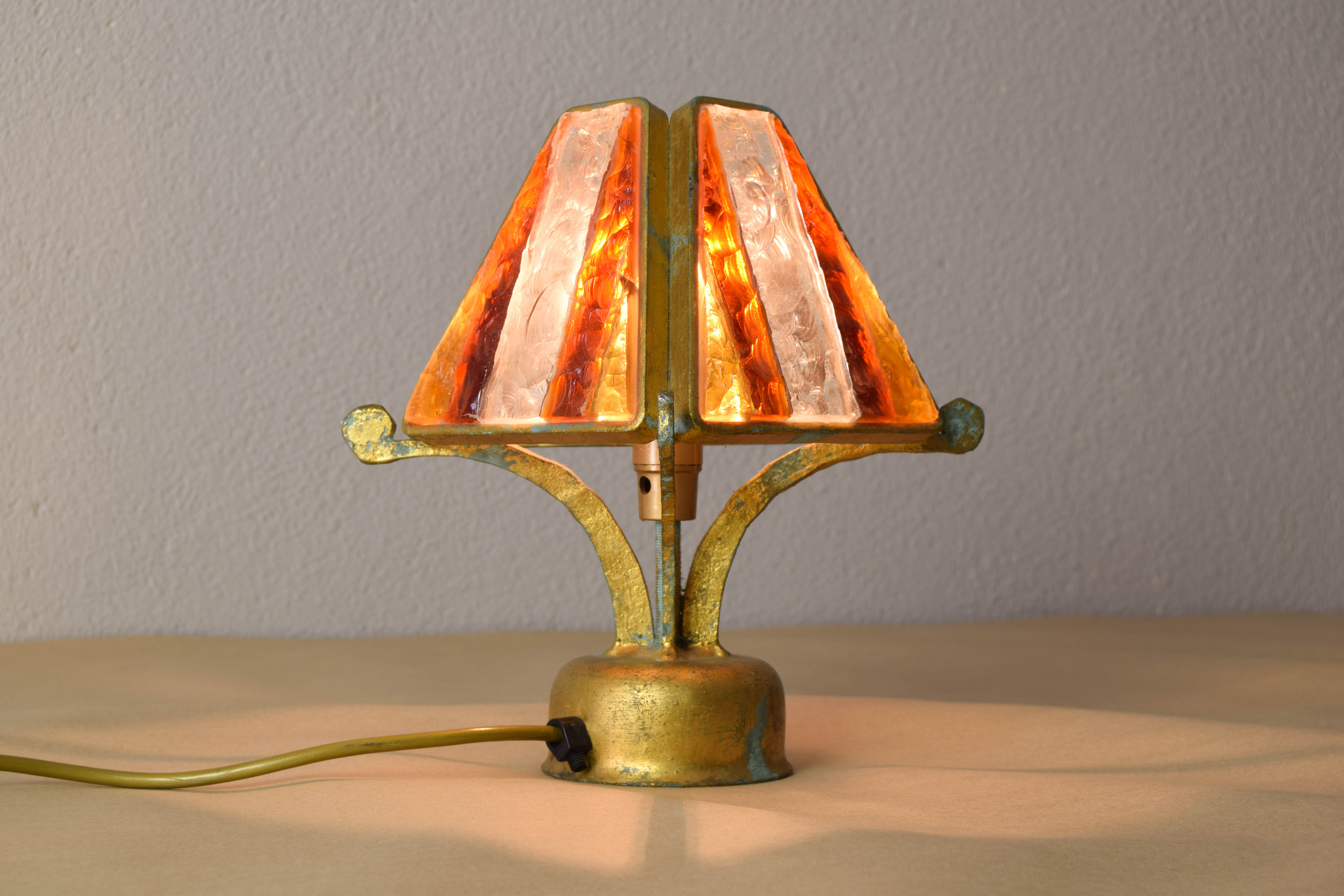 Brutalist table lamp in metal and hammered murano by longobard italy