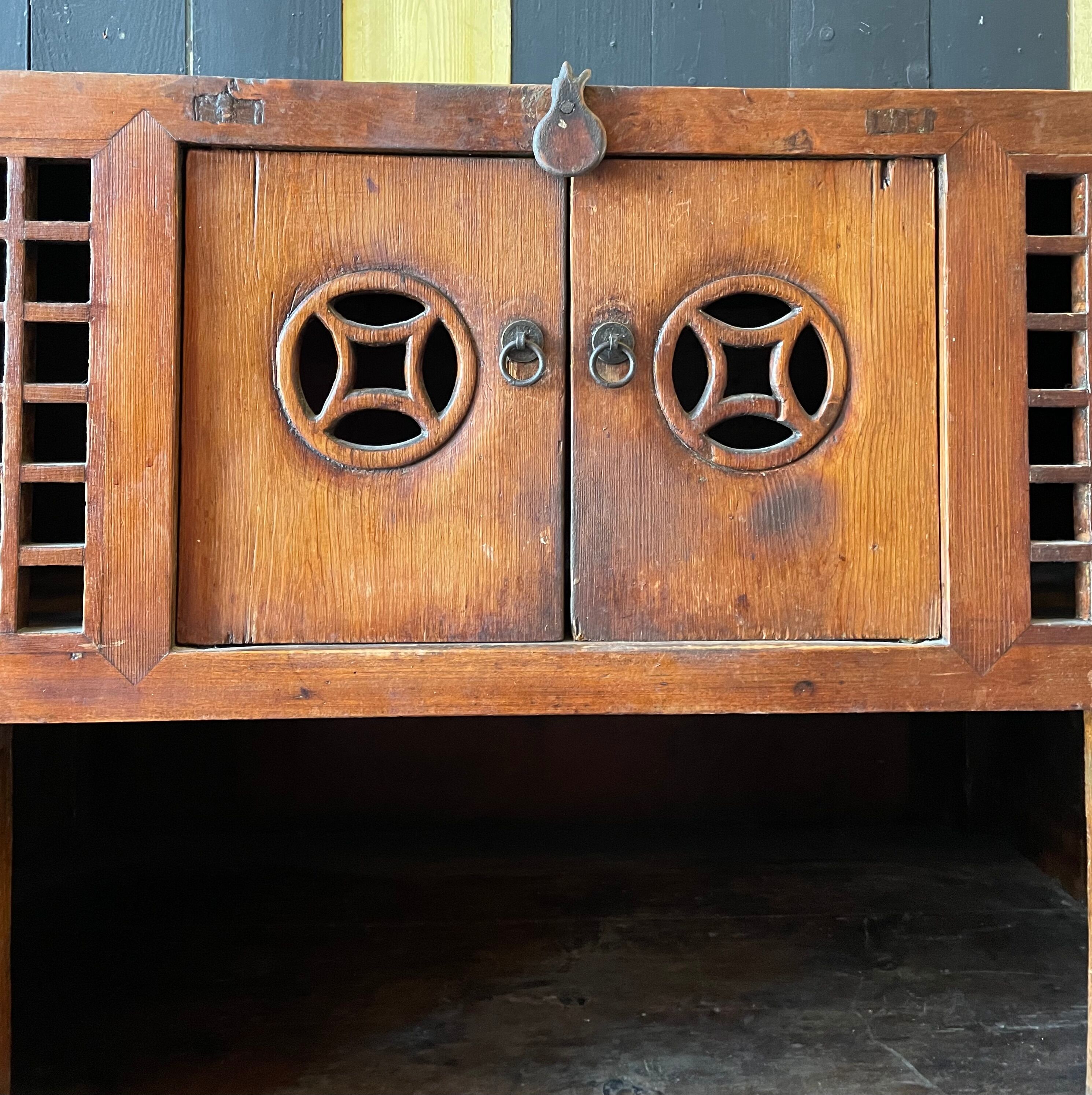 Chinese vessel cabinet 19th century in elm wood
