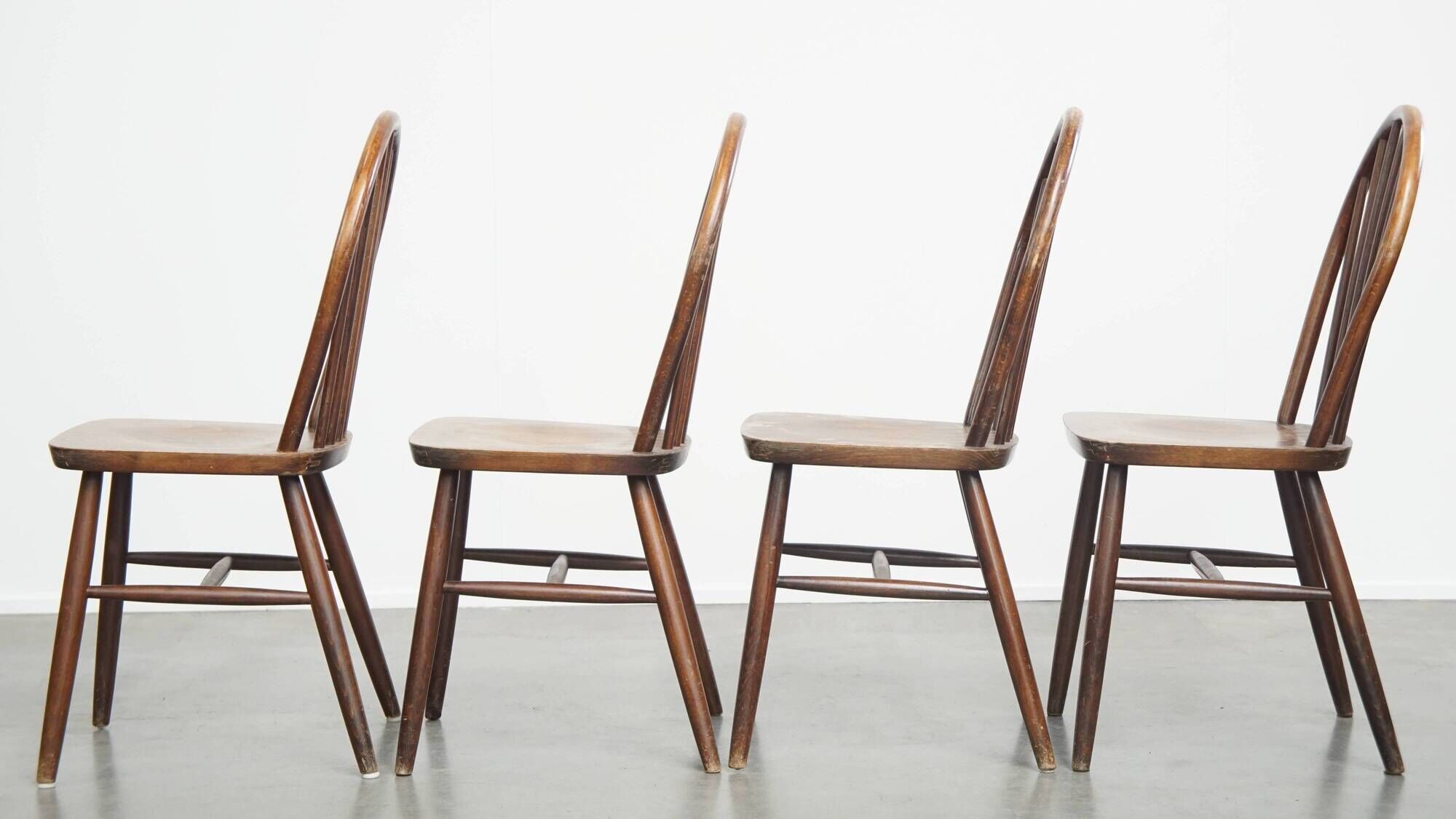 Set of 4 vintage Windsor wooden spindle chairs from the 1970s