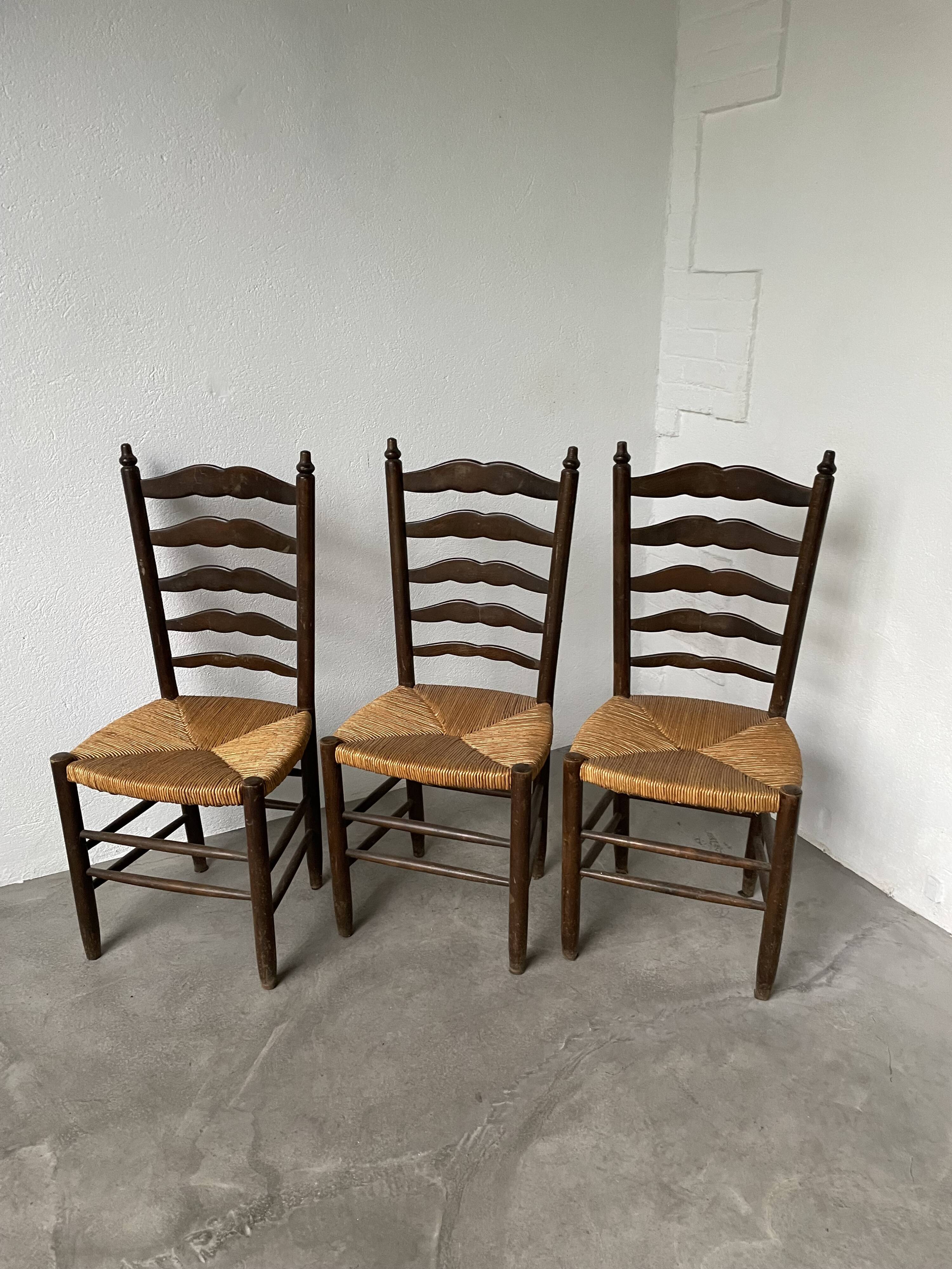 Trio rustic chairs in oak straw
