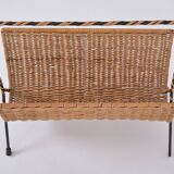 Ensemble de chaises en rotin italien du milieu du siècle avec table d'appoint et porte-revues