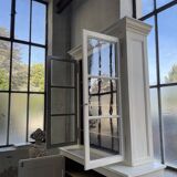 XL display case with white patina