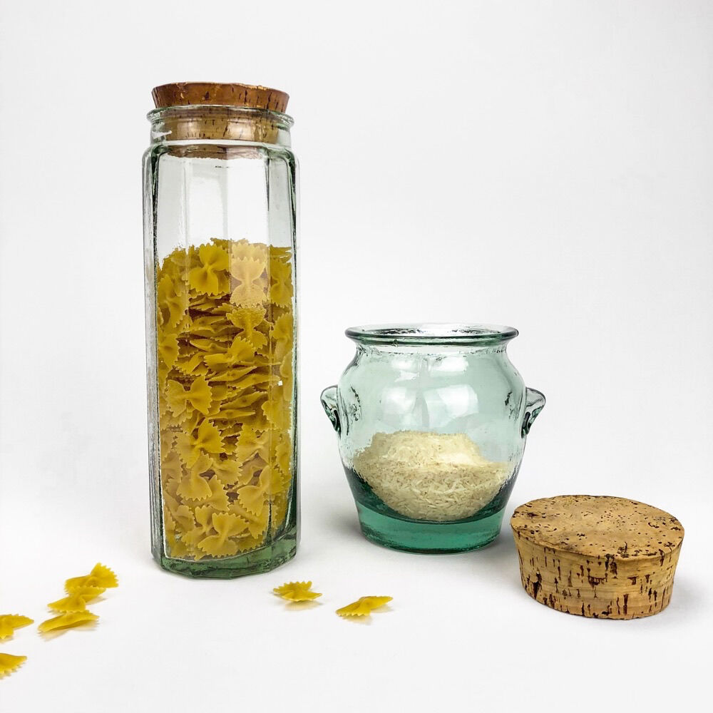 Bocaux anciens en verre moulé