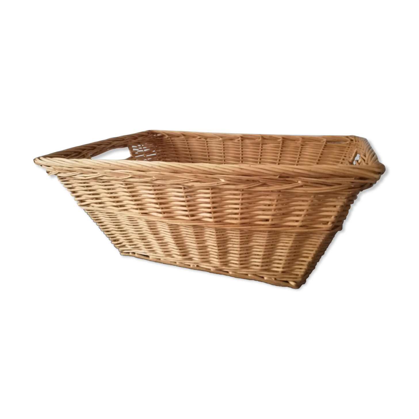 Wicker laundry basket