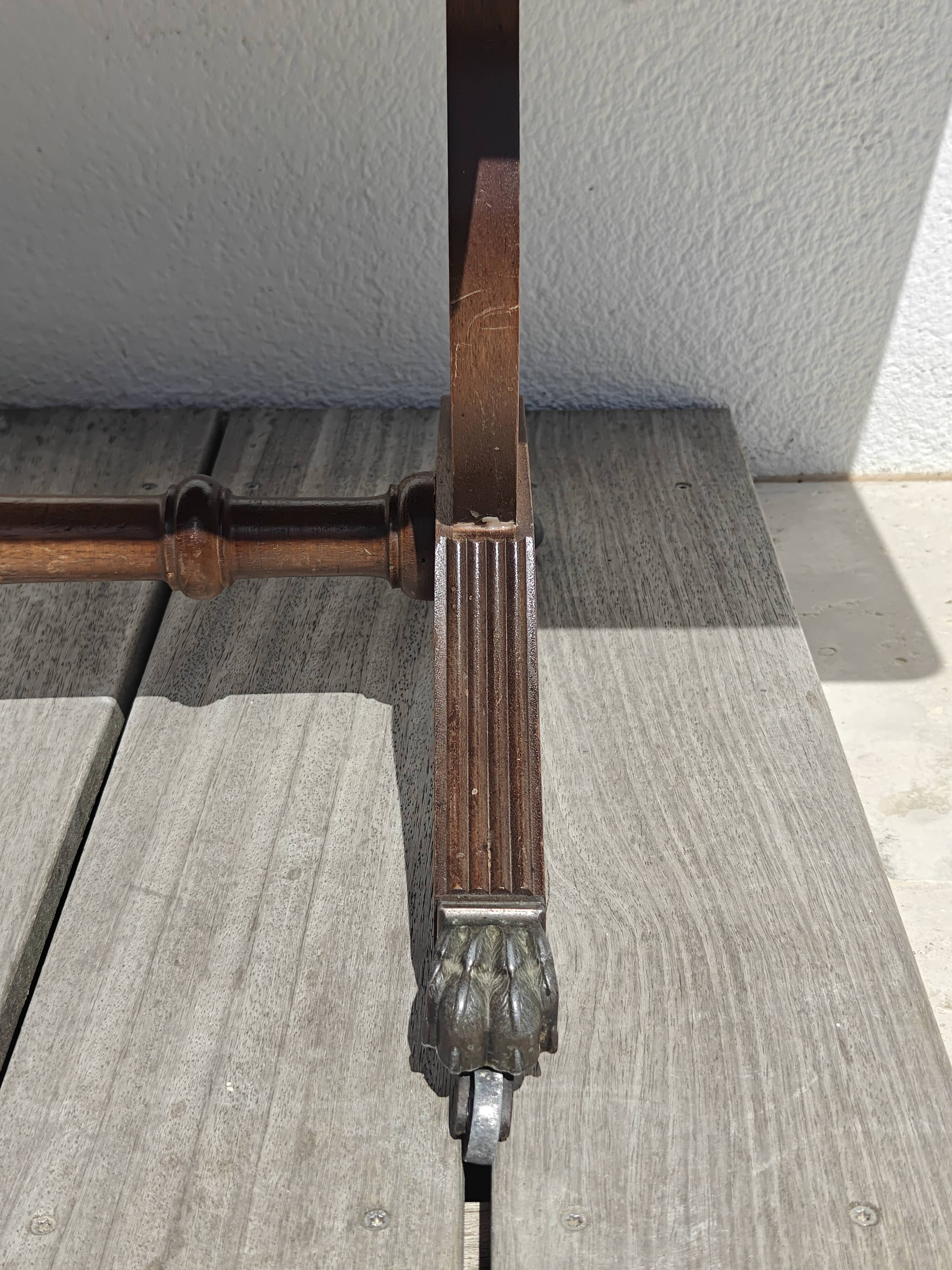 Elegant vintage coffee table, Regency style, in mahogany finish.