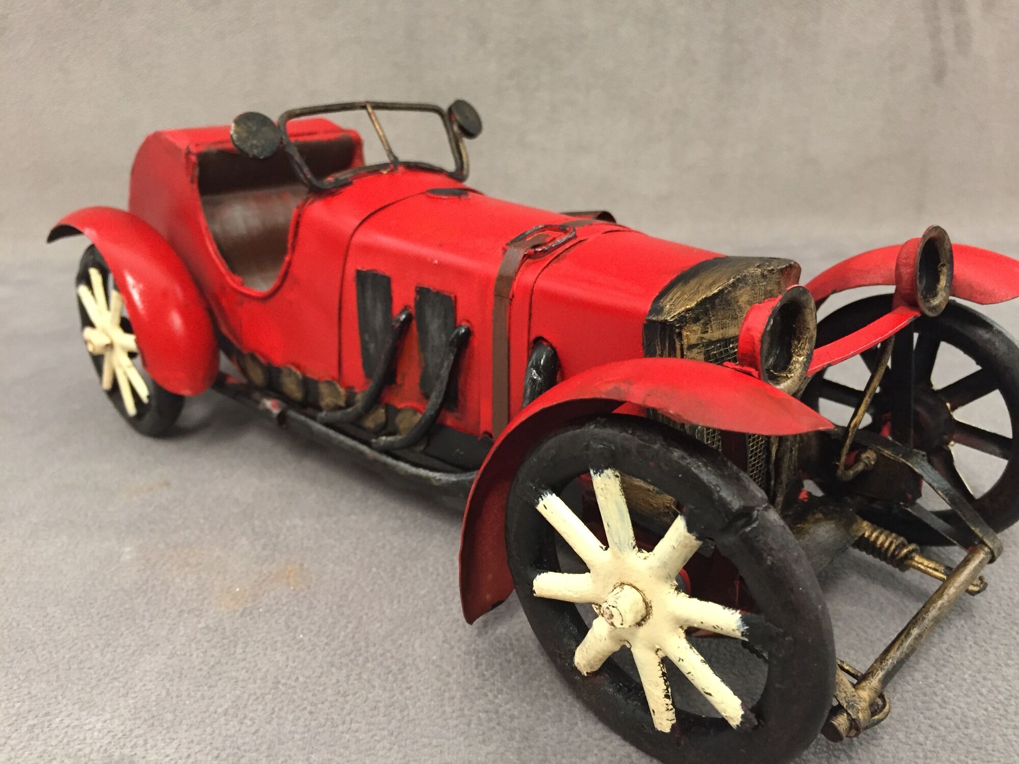 Model reproduction car bugatti 1920 metal tin collection