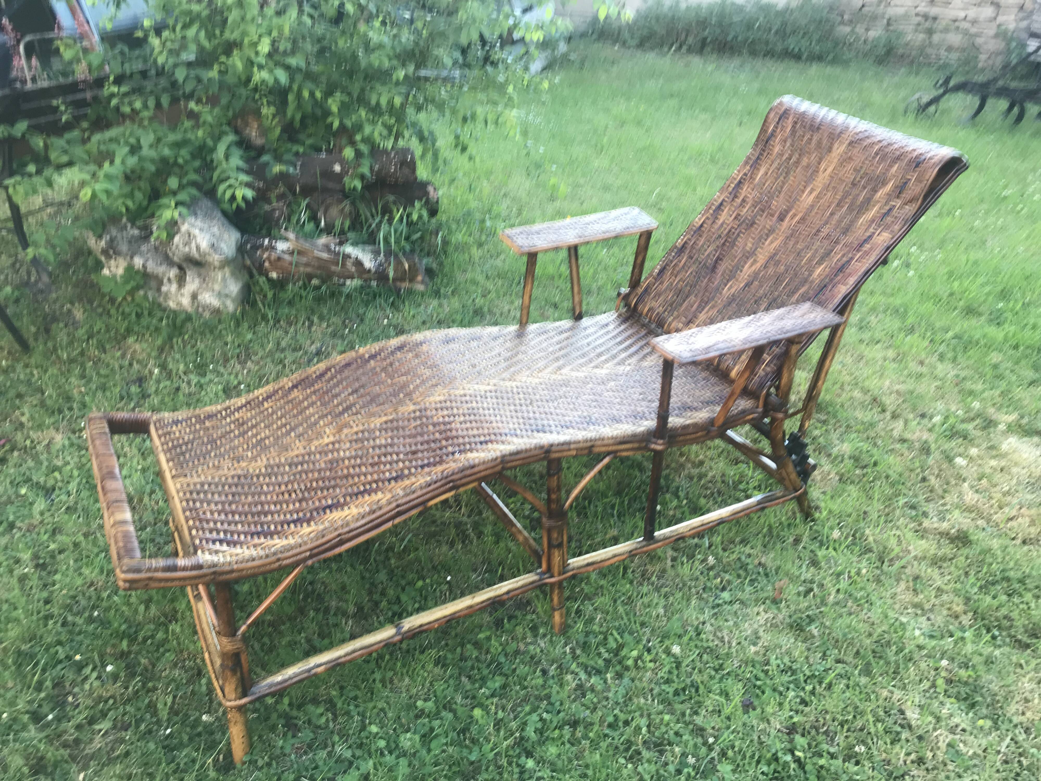 Rattan chaise longue