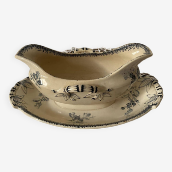 Old earthenware gravy boat from Sarreguemines U & Cie, Redcurrant model