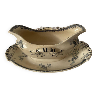 Old earthenware gravy boat from Sarreguemines U & Cie, Redcurrant model