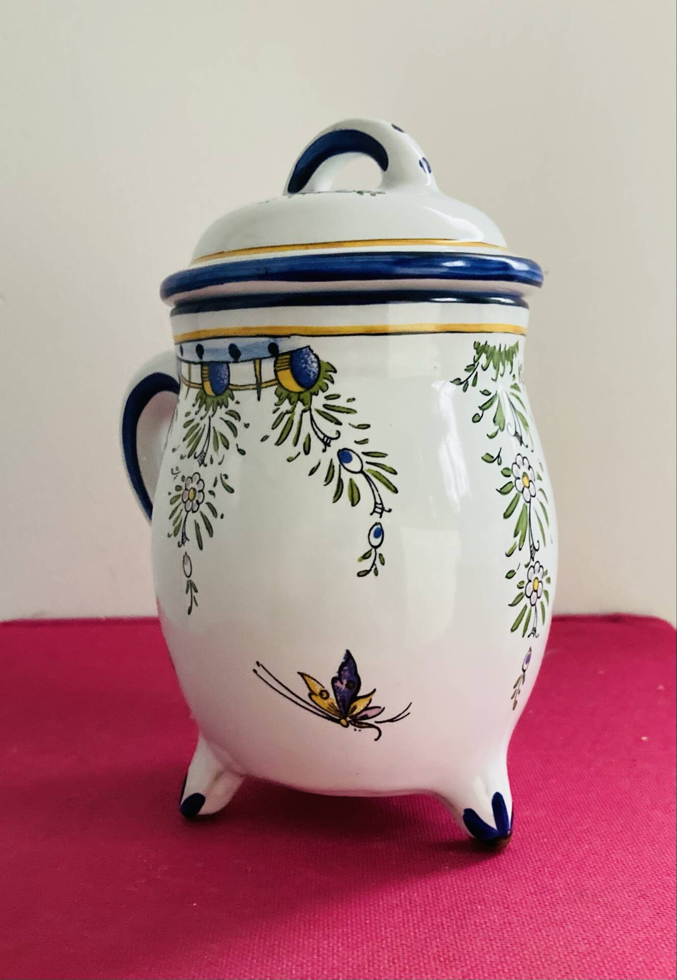 Covered pot from the 19th century by the Art pottery of Angoulême Le Renoleau.