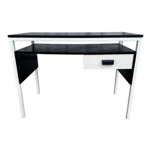 Bureau minimaliste noir