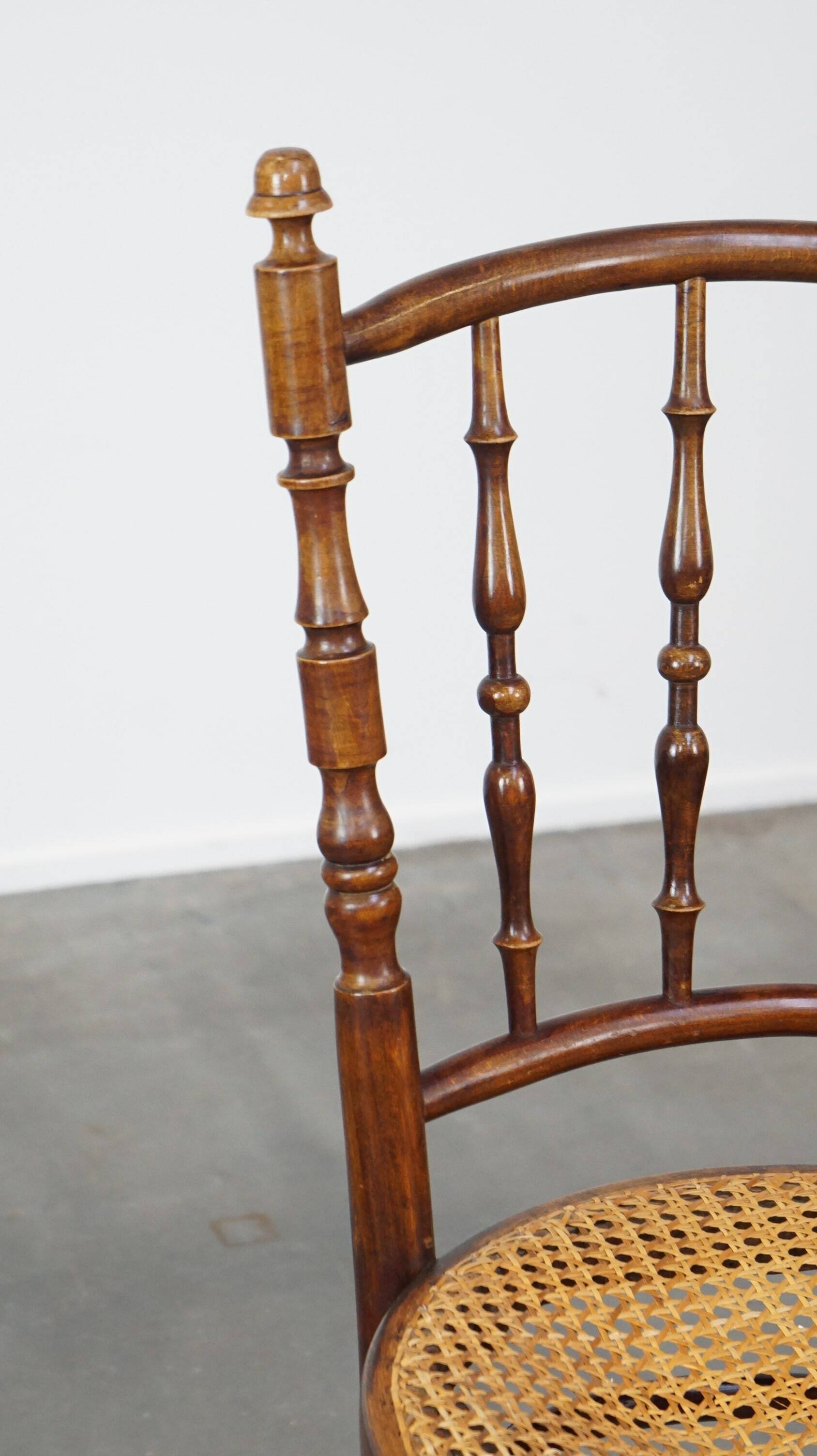 Charming, very elegant vintage Thonet design dining room/bistro chair