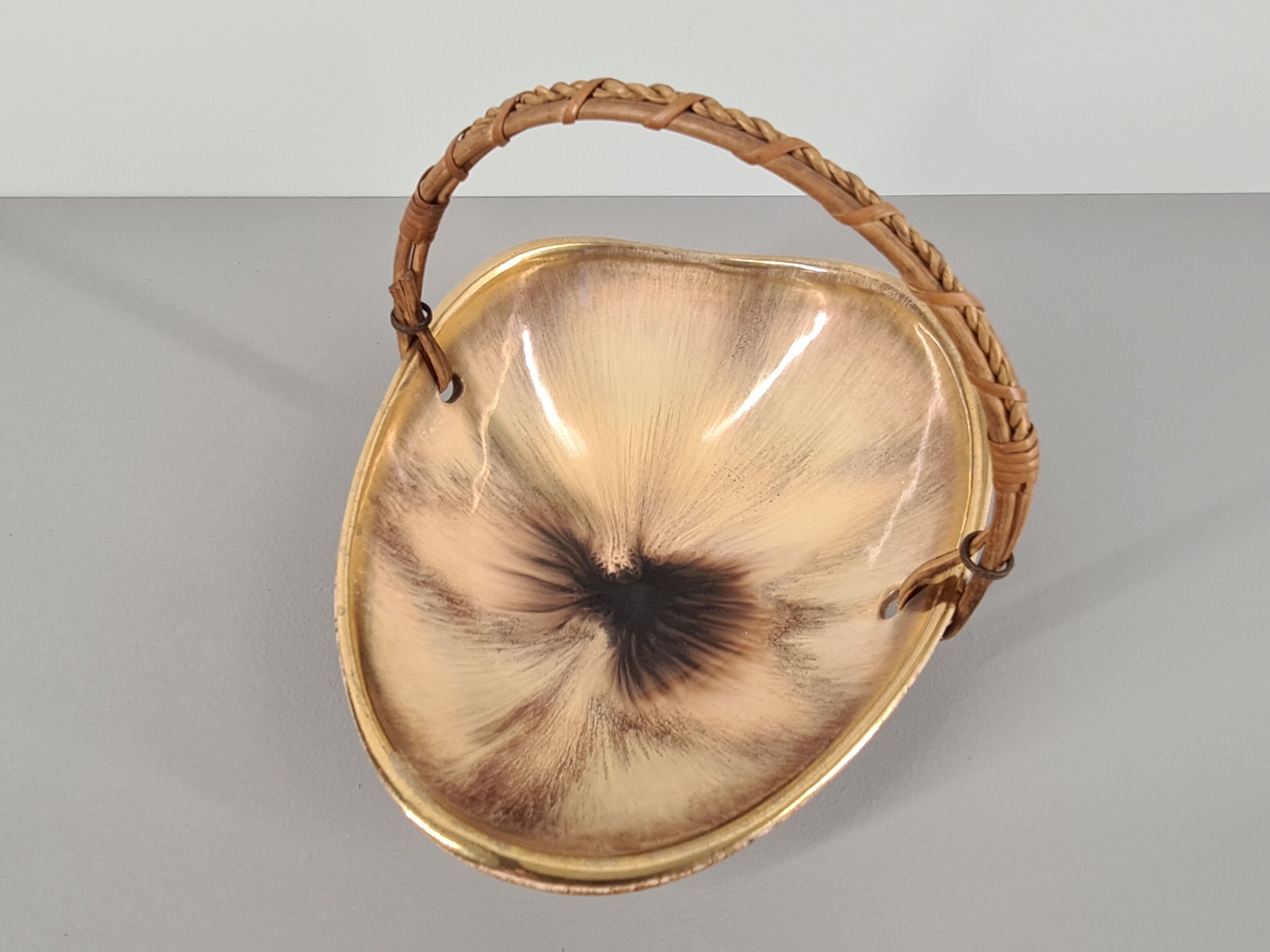 Iridescent ceramic cup or basket / signed / 50s / mid-century / vintage / xxth century