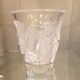 Vase en verre epais lalique modele saumur a decor de feuilles de vigne et raisin