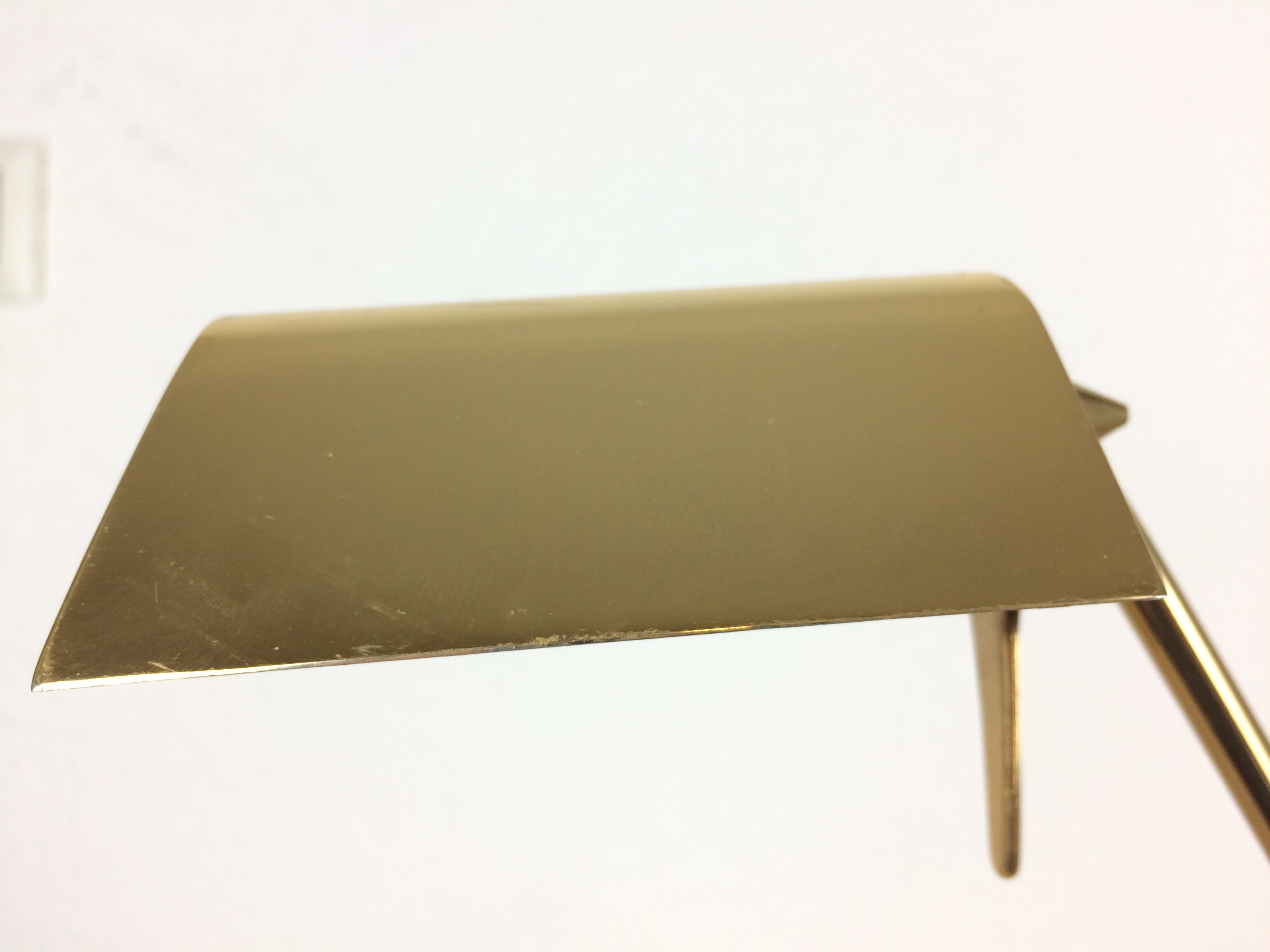 Fase gold metal desk lamp