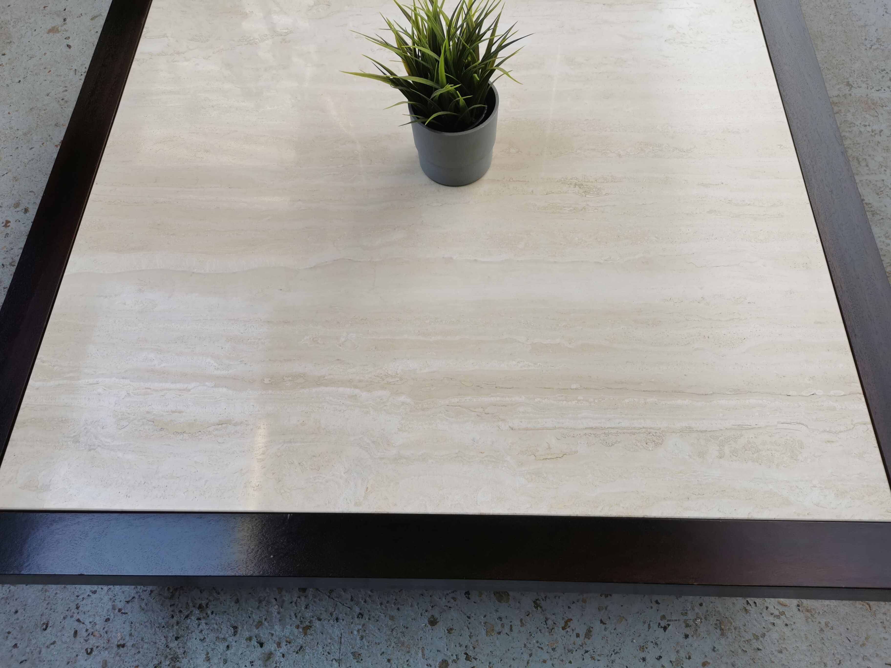 Table basse vintage travertin et bois design 1970