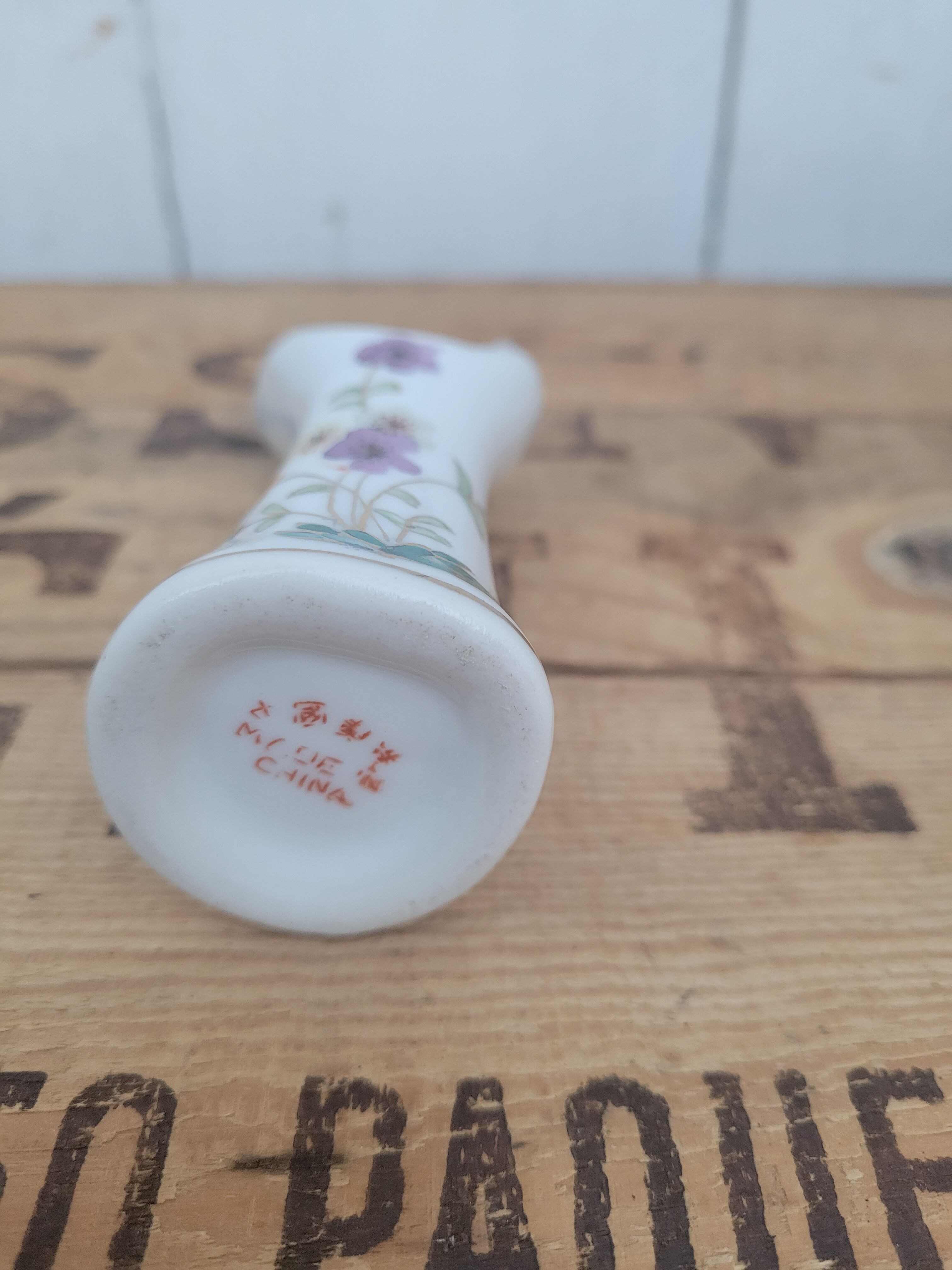 Hand-shaped Baguier