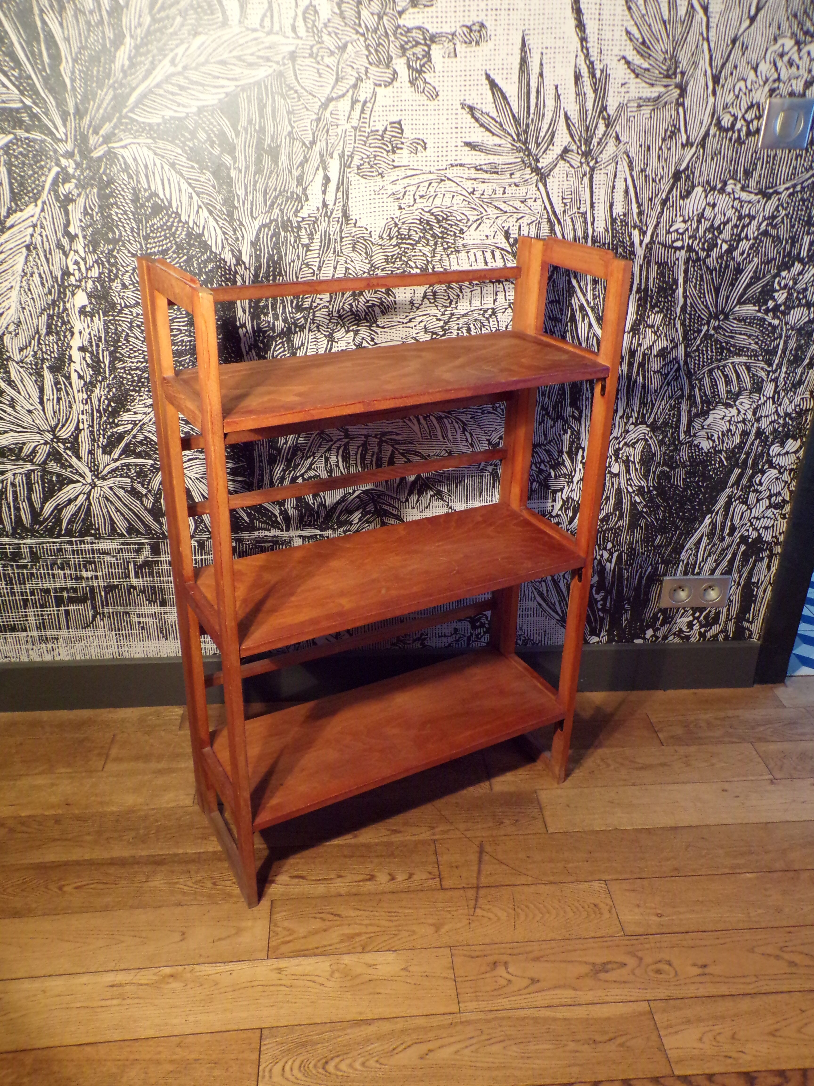 Vintage foldable bookseller shelf