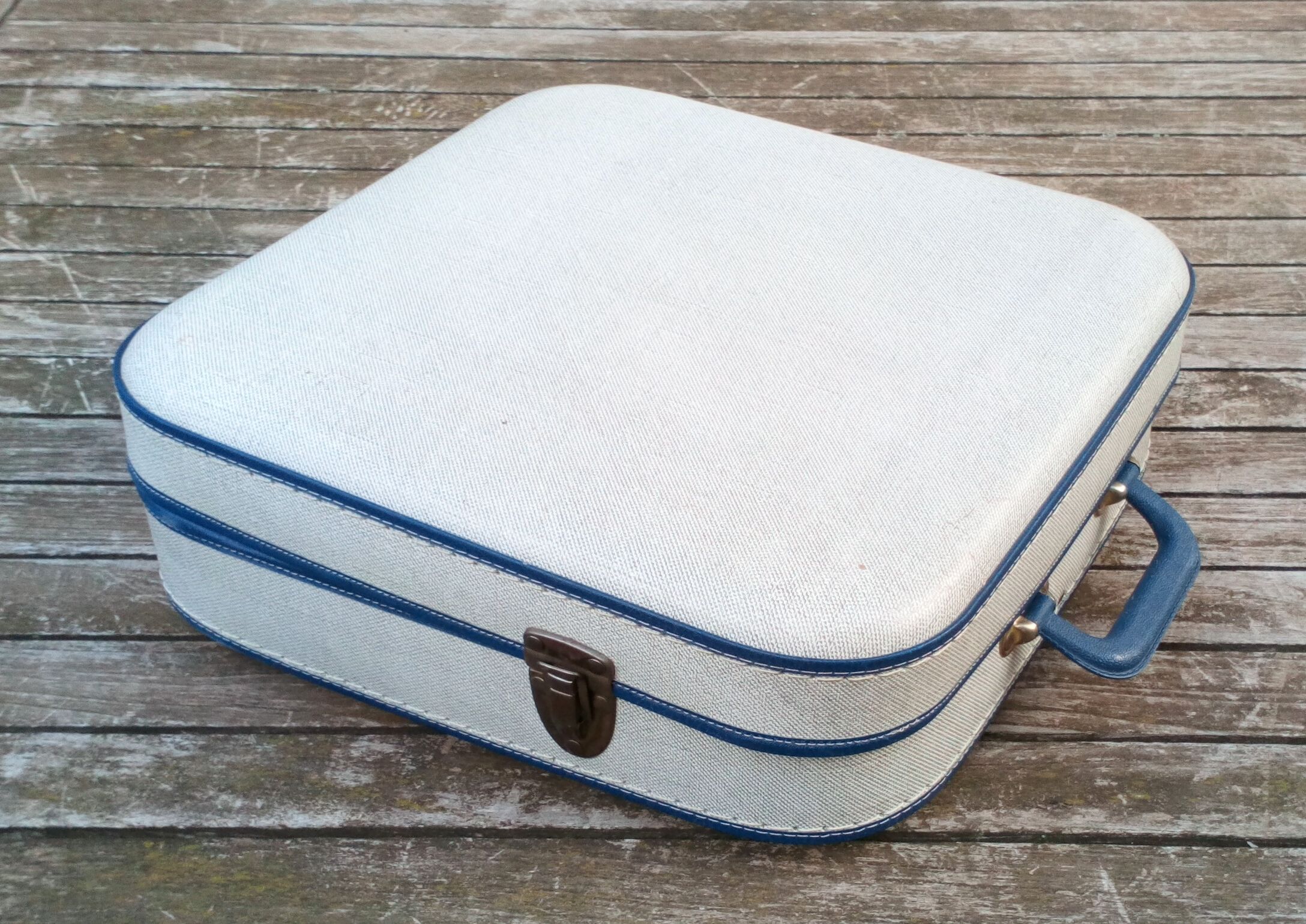 Valise en carton des années 60