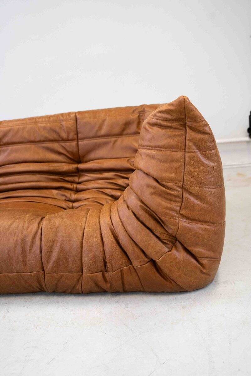 Canapé Togo vintage deux places avec accoudoirs en cuir de pin marron attribué à Michel Ducaroy pour Ligne Roset, années 1970