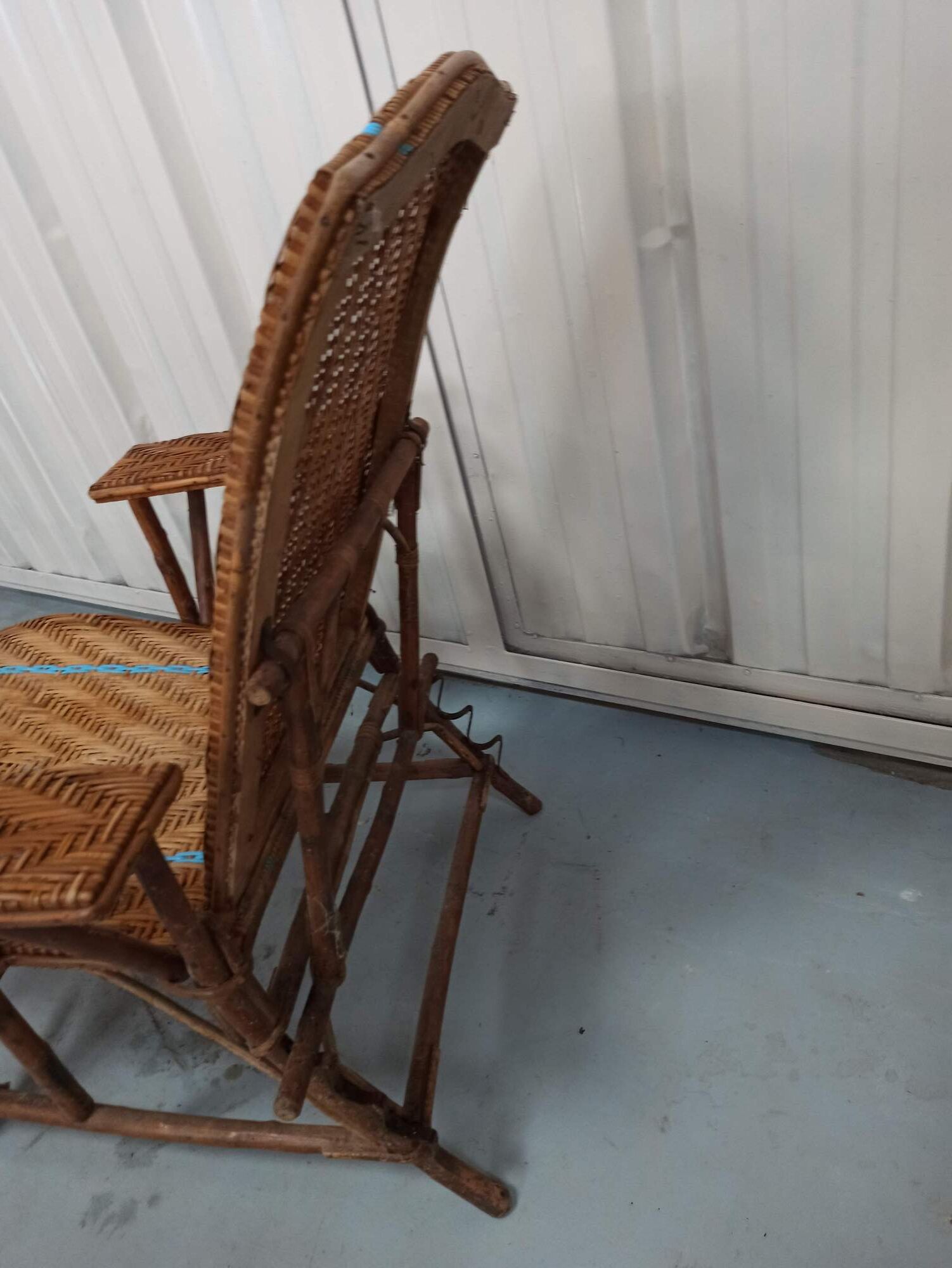 Armchair Sunbathing in wicker rattan wood lounger blue features