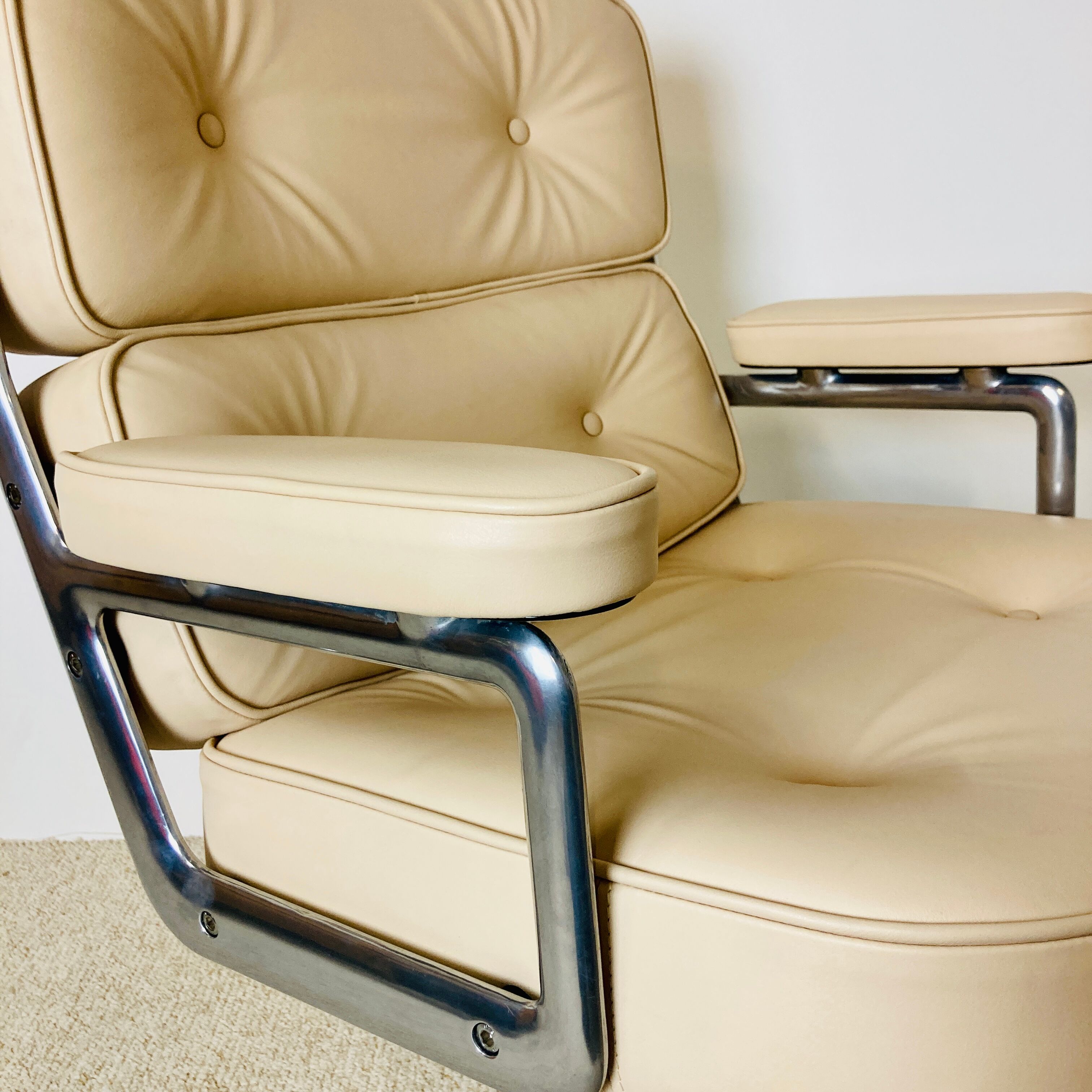 Lobby model armchair by Charles and Ray Eames, Herman Miller edition