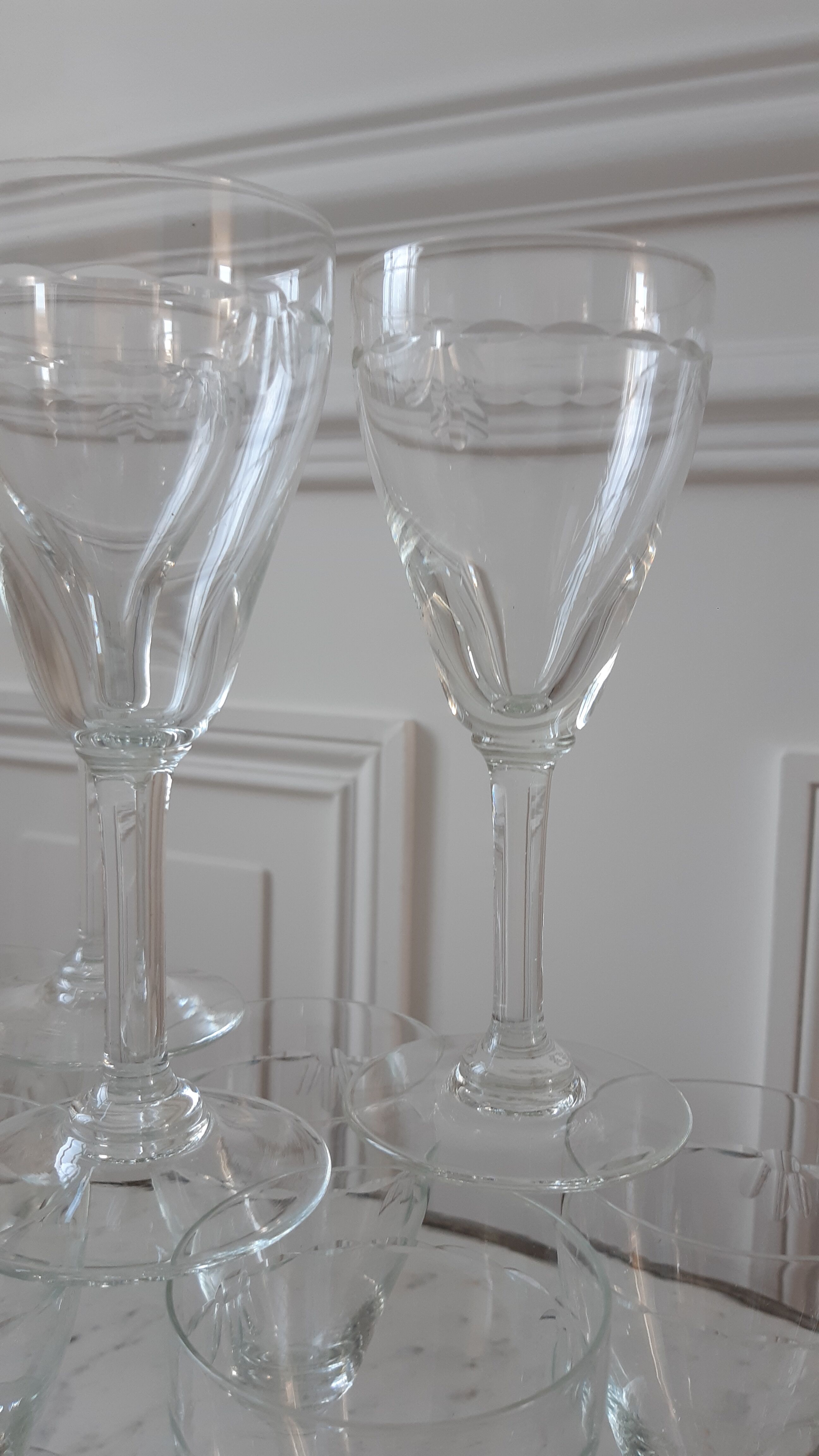 Set of 8 crystal wine glasses engraved 50s