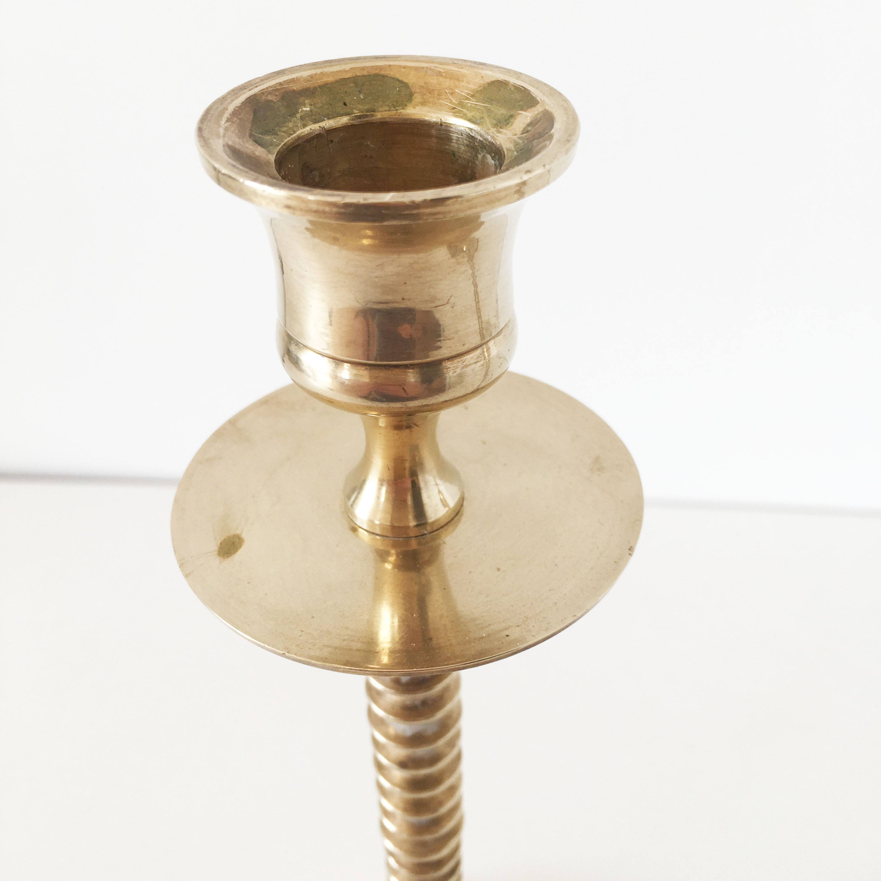 Paire de bougeoirs en laiton vintage