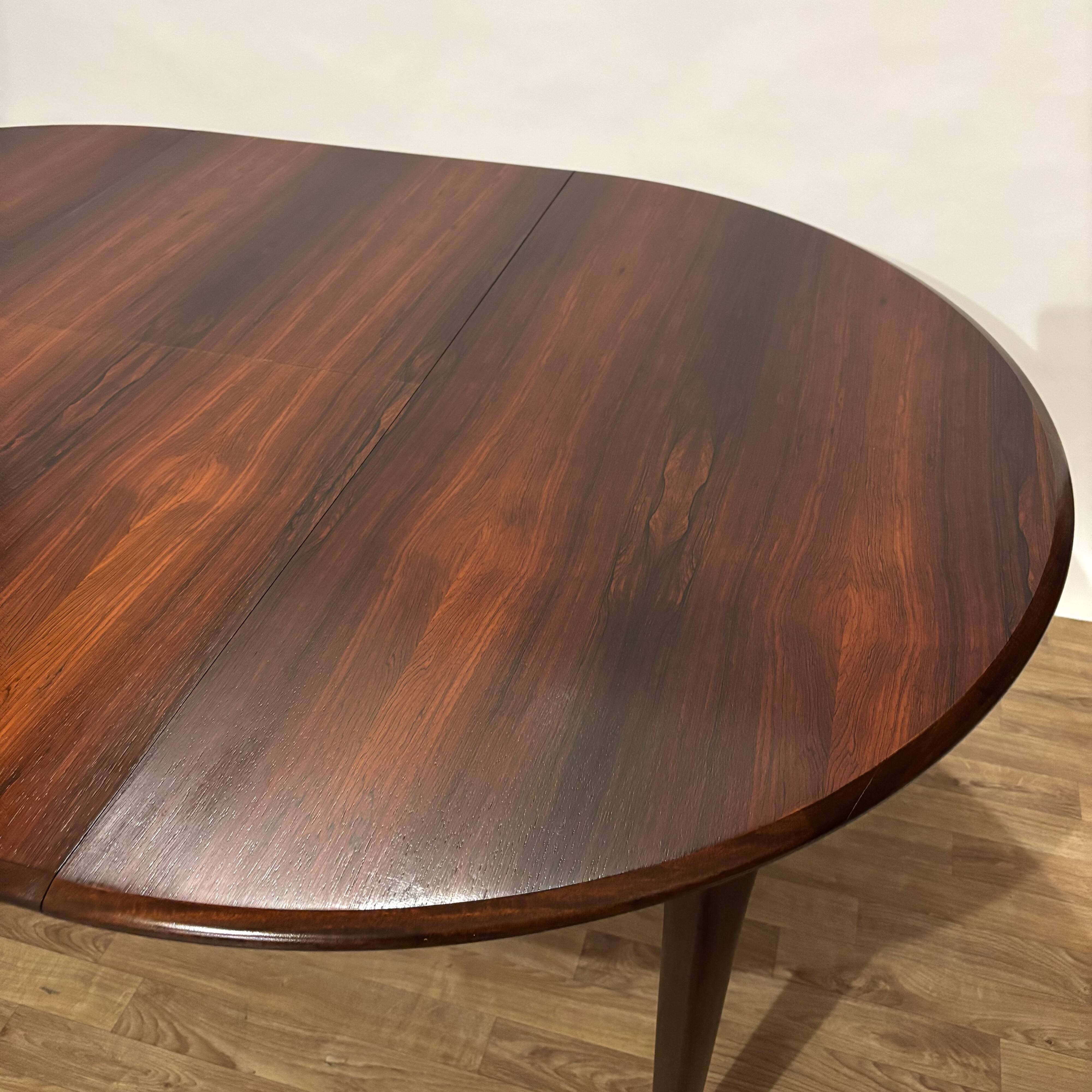 Extendable dining table in Rio rosewood.