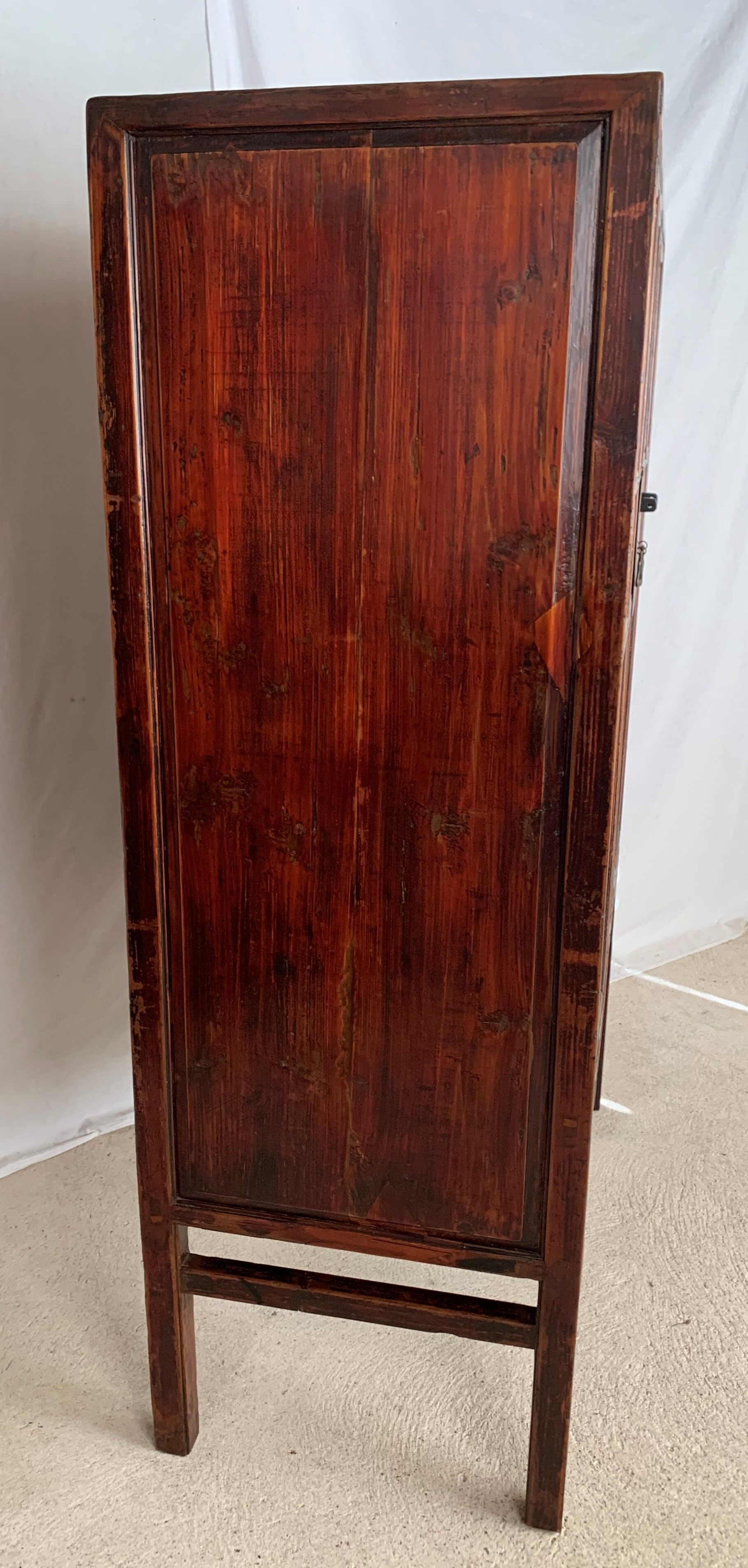 Chinese lay cabinet
