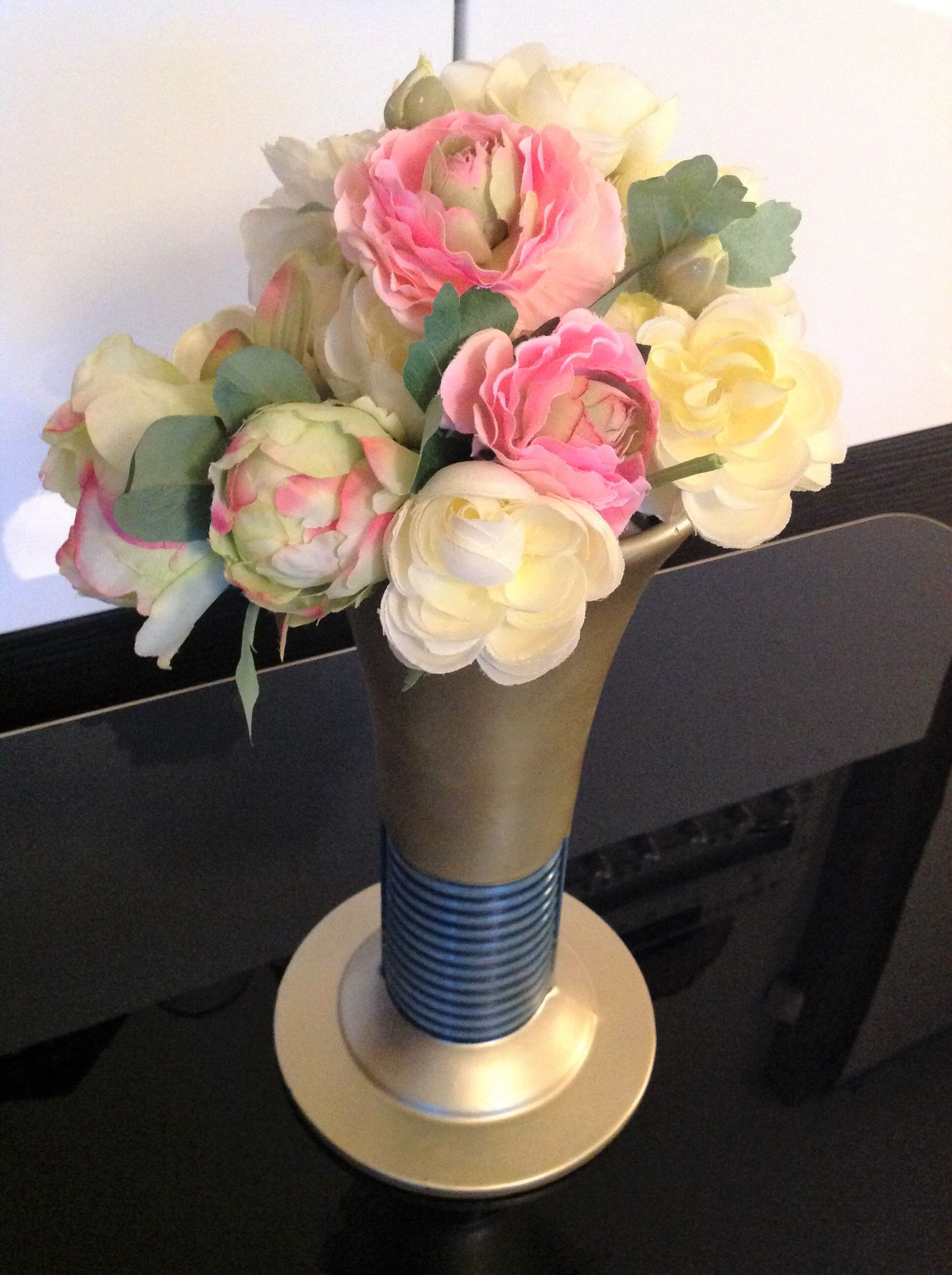 Blue and gold tulip vase in enamelled art deco style / 30s-40s