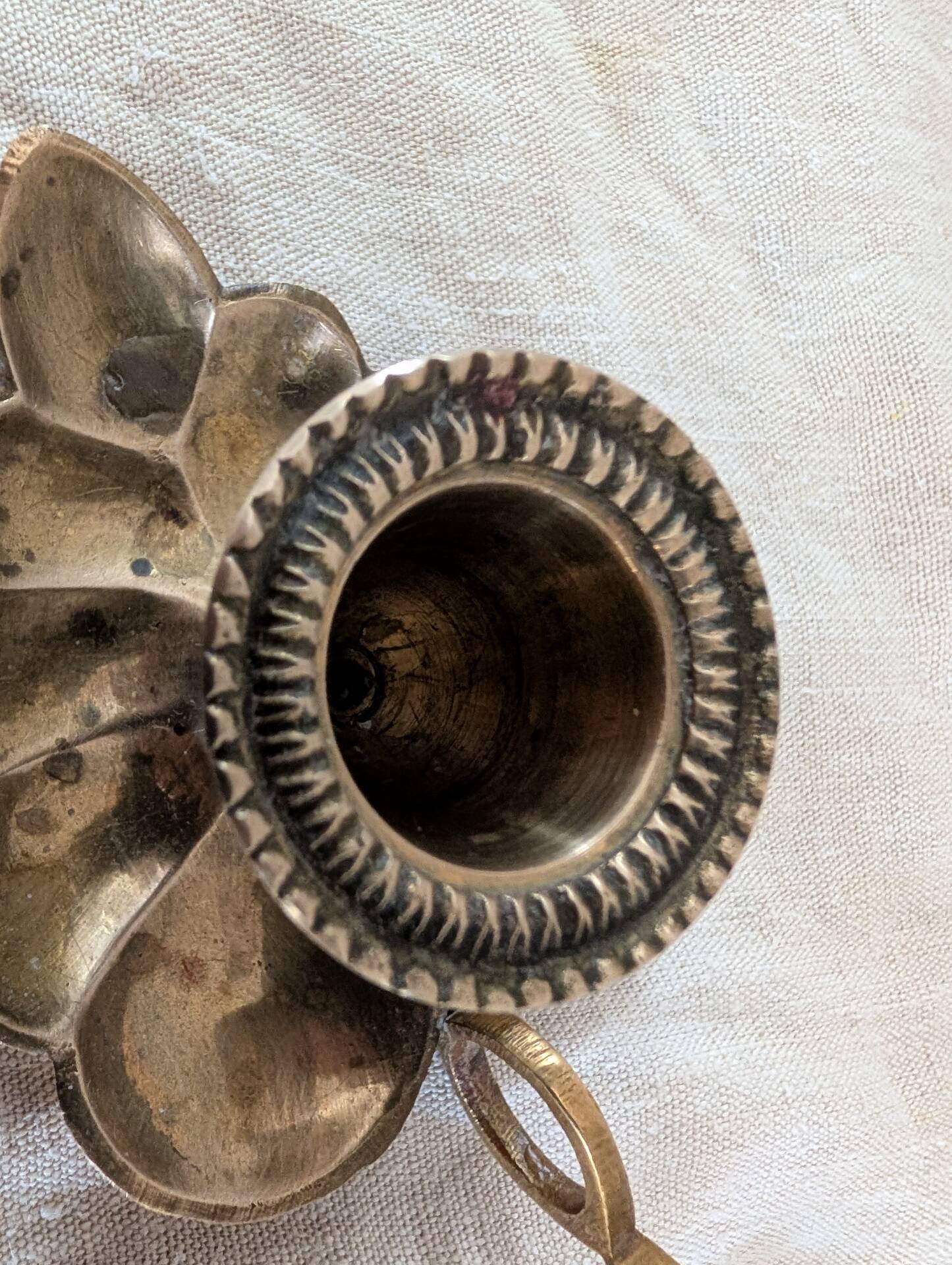 Pair of brass candle holders in the shape of a leaf – 1960s