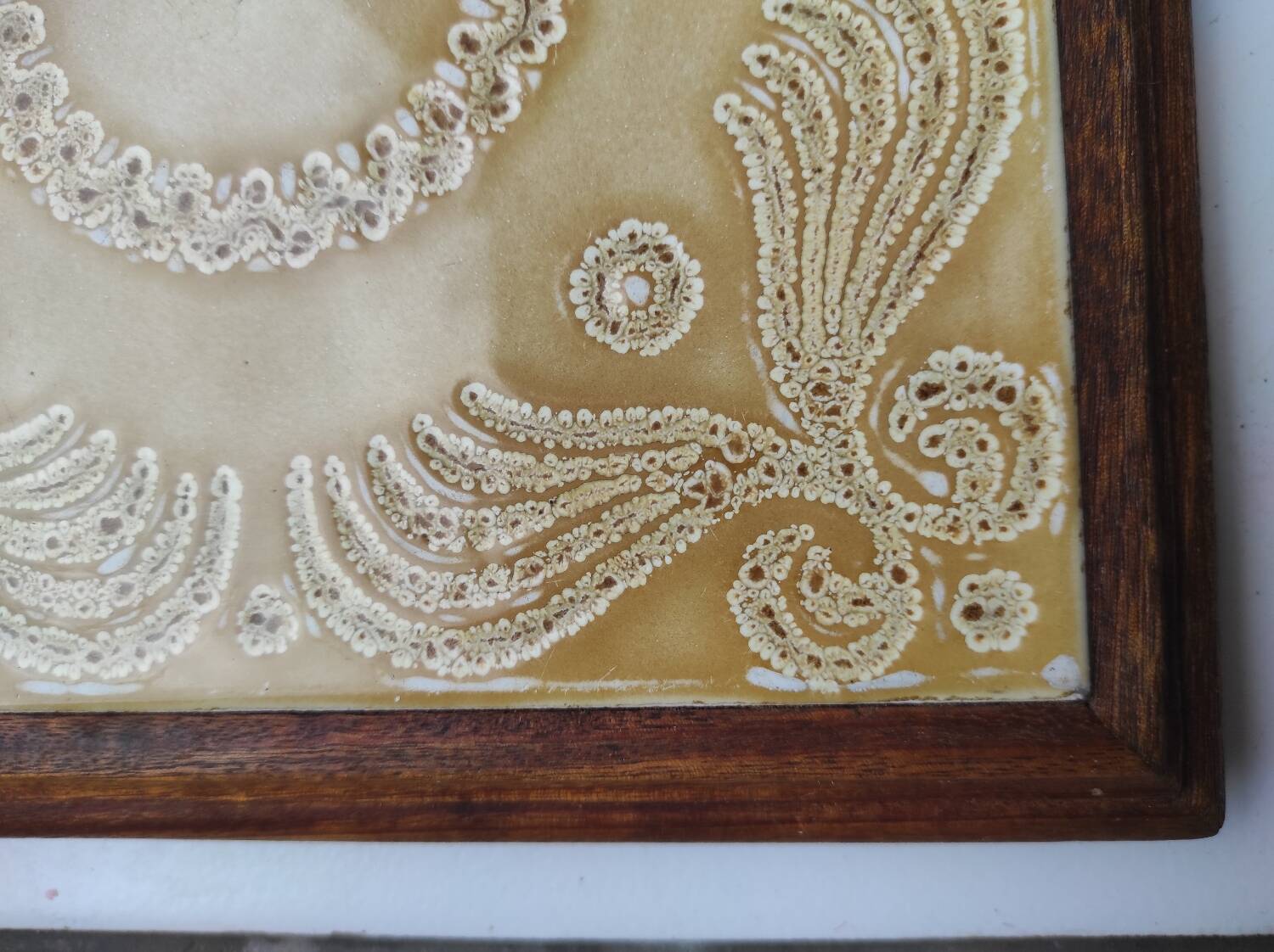 Wooden and ceramic trivet