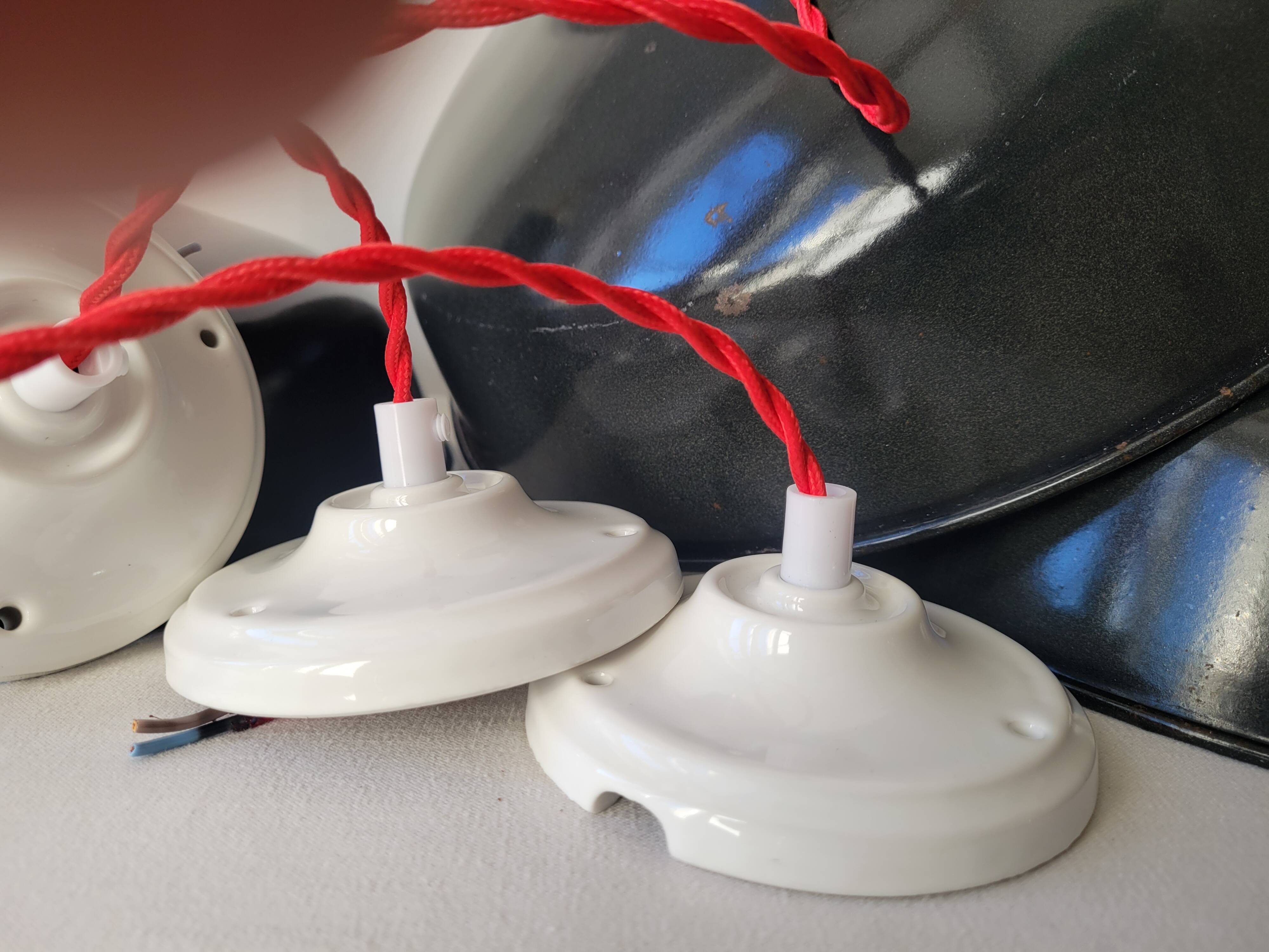 Trio de suspensions d'atelier en tôle émaillée