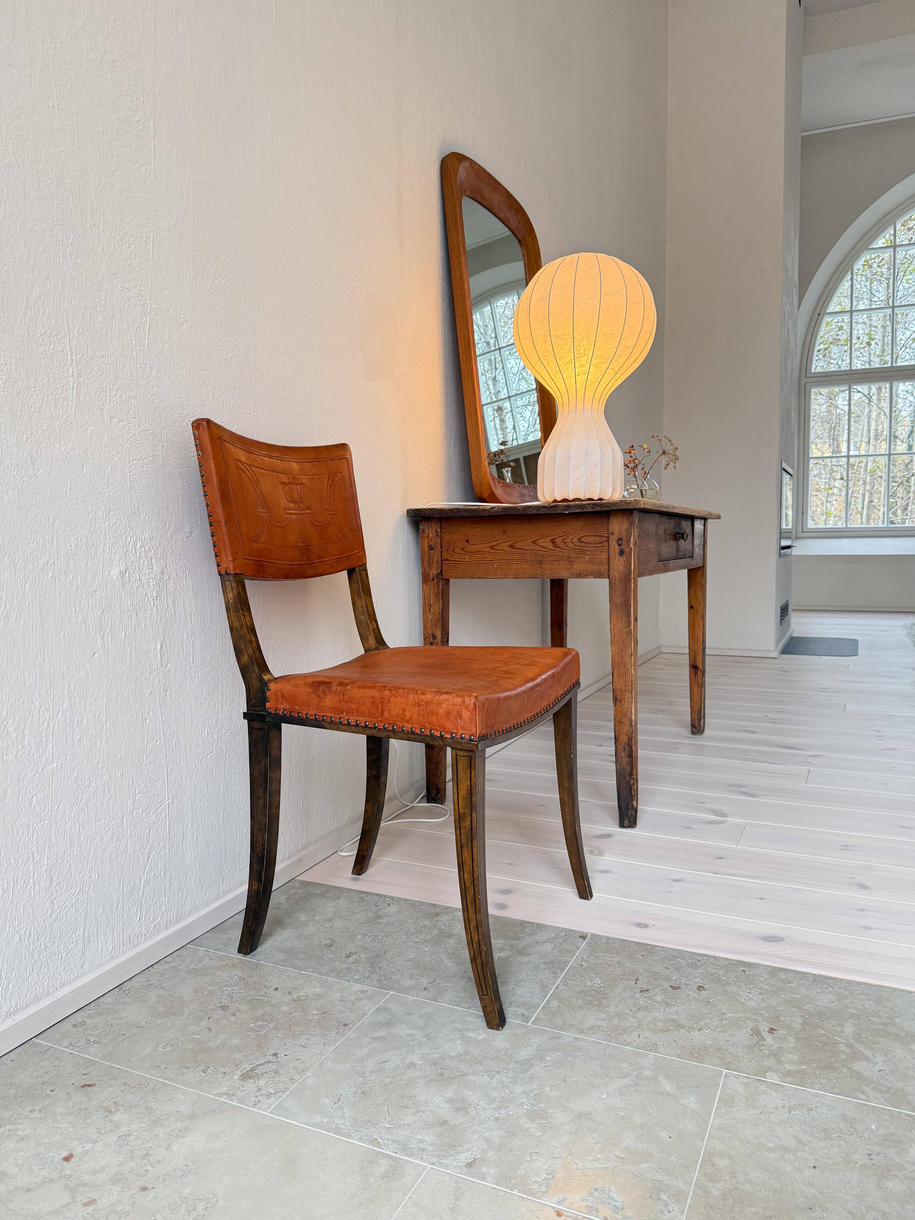 Chaise suédoise Art déco en pin et cuir Carl Bergsten 1929