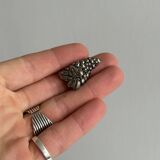 Silver metal grape knife holder