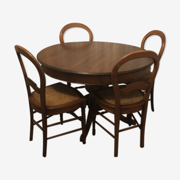 Table ronde en bois et ses chaises