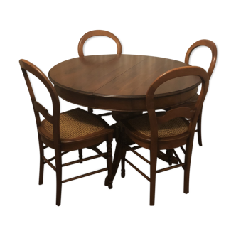 Table ronde en bois et ses chaises