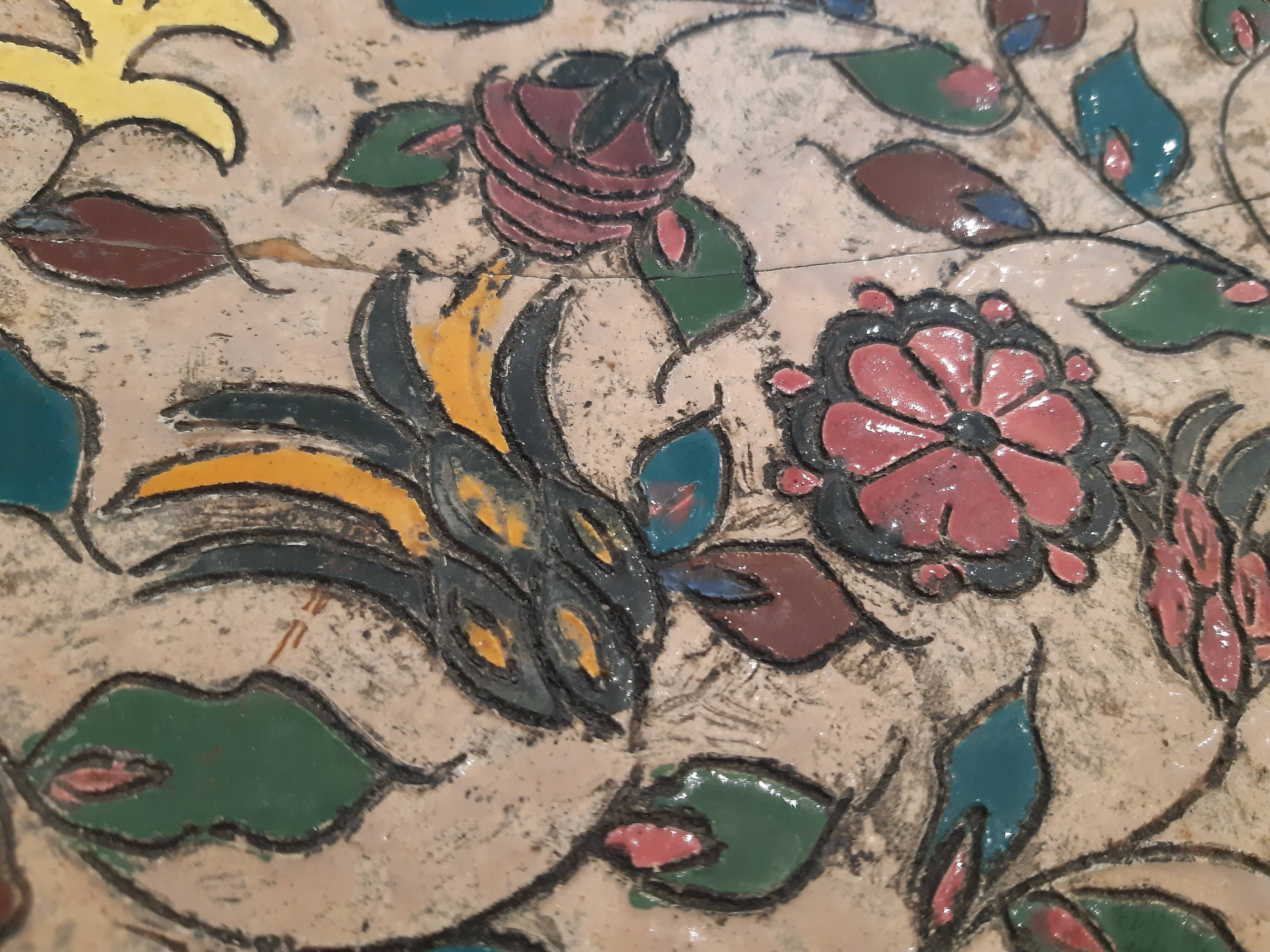 Flat plate by Jérôme Massier, from Vallauris, cracked. Decoration in slight relief.