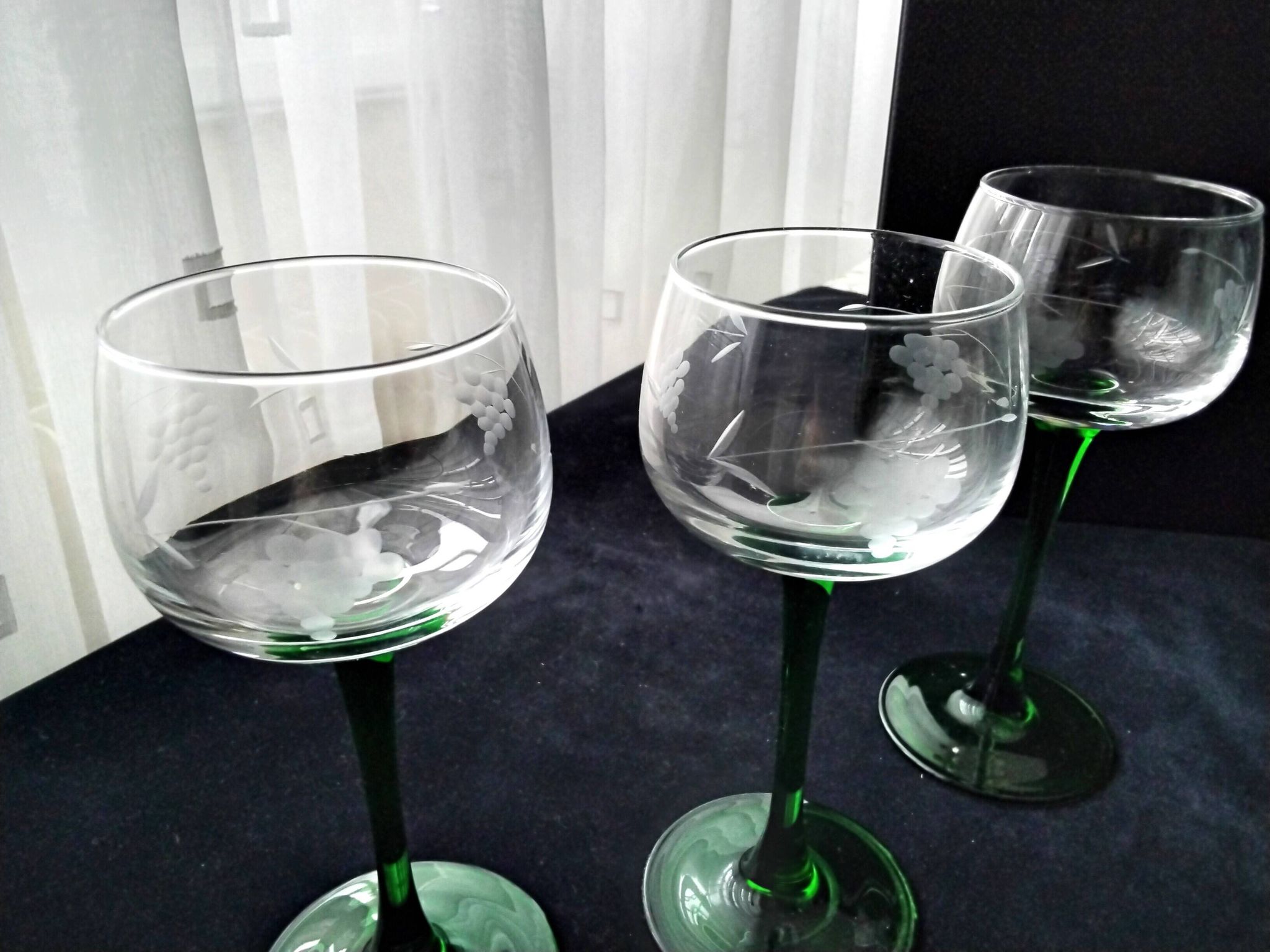 6 engraved white wine glasses from Alsace
