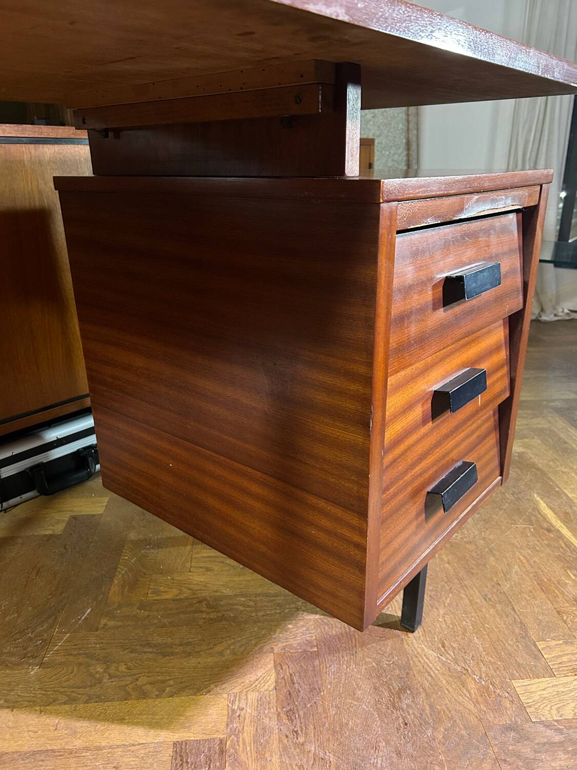 Desk Pierre Paulin model CM172