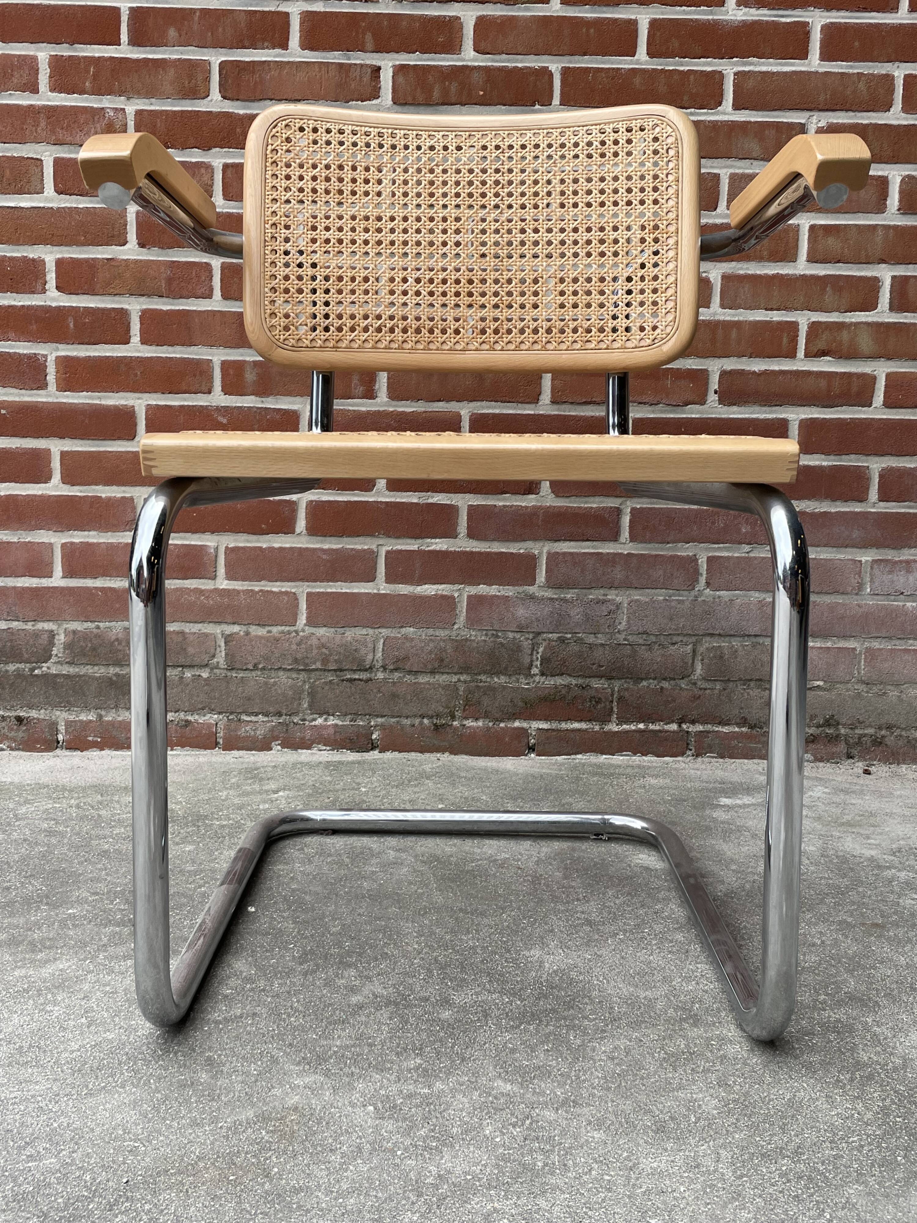 Chaise Cesca B64 avec accoudoirs par Marcel Breuer Design