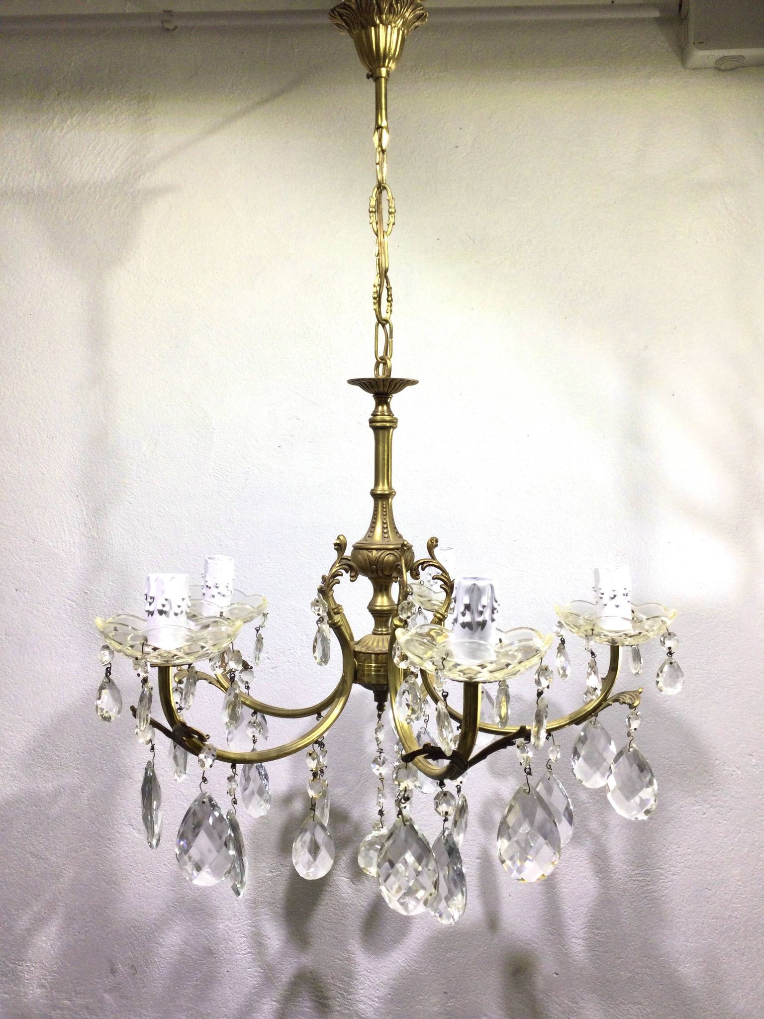 5-light chandelier in brass and tassels