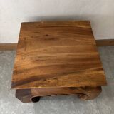 Table basse en bois vernis