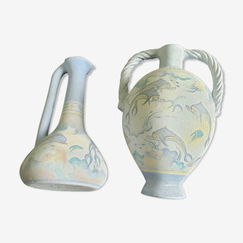 Lot de 2 vases poterie de crête estampillés motif dauphins