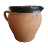 Pitcher in varnished earth
